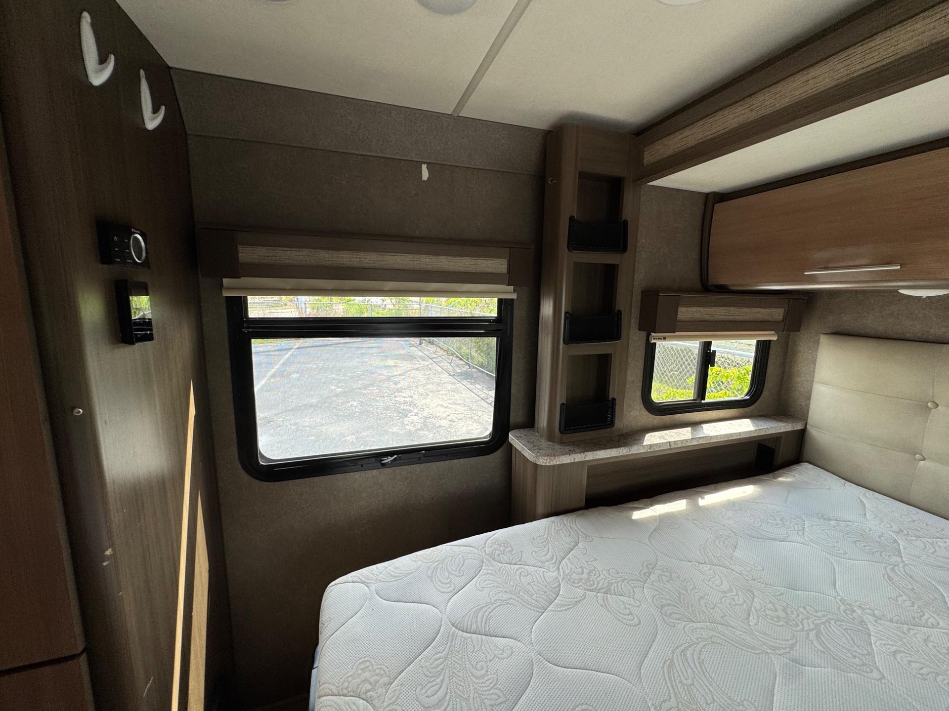 2018 Thor Motor Coach 2018 Thor Motor Coach Compass - thumbnail 14