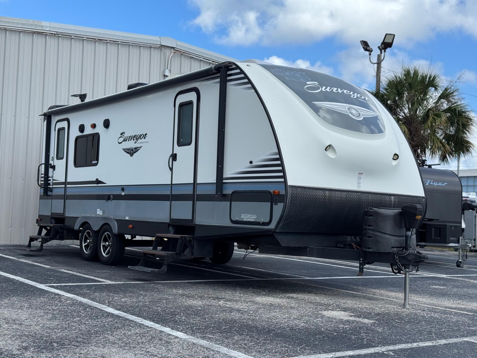 2017 FOREST RIVER SURVEYOR 251RKS