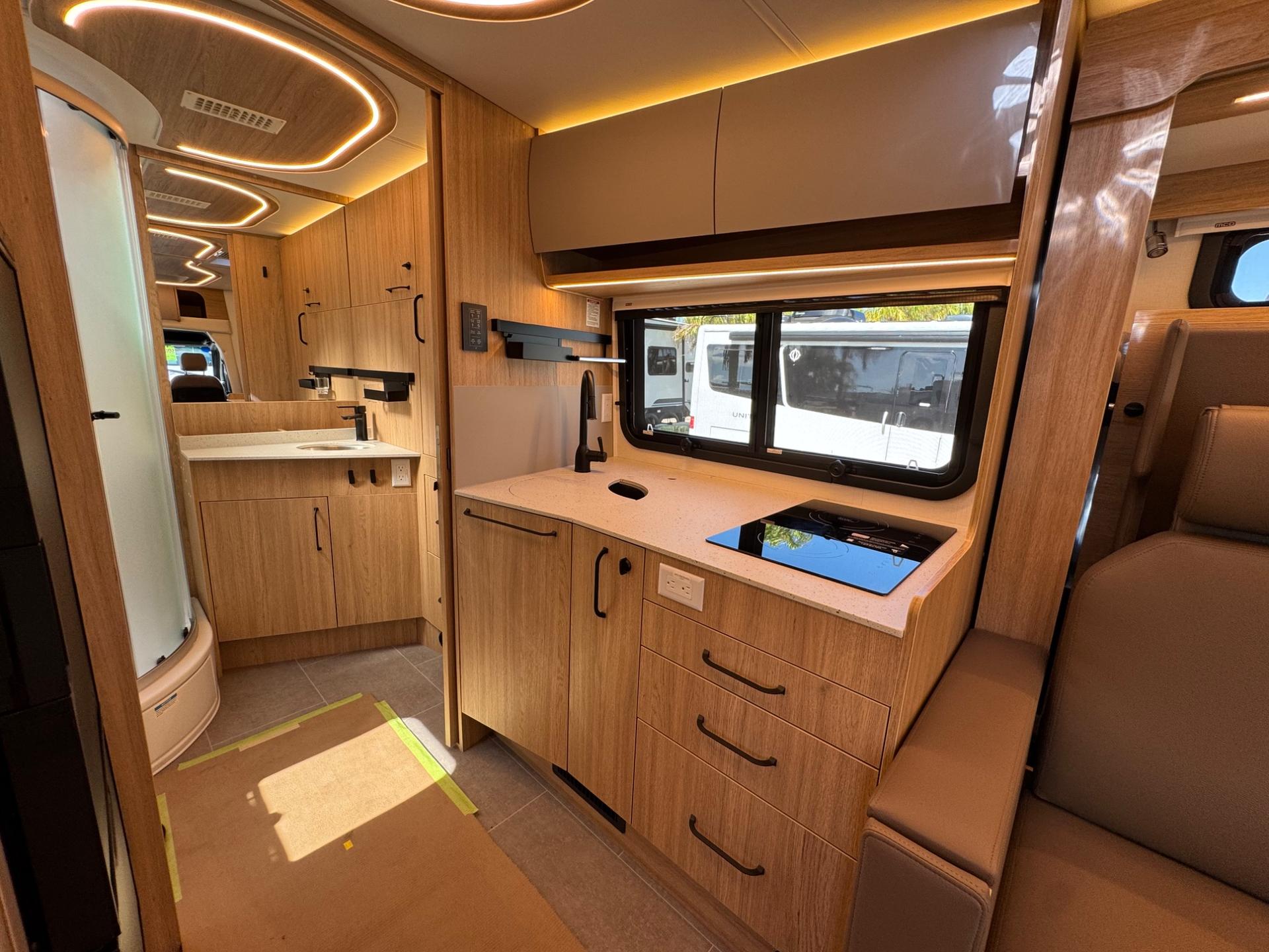 2026 Leisure Travel Vans 2026 Leisure Travel Vans Unity - thumbnail 8