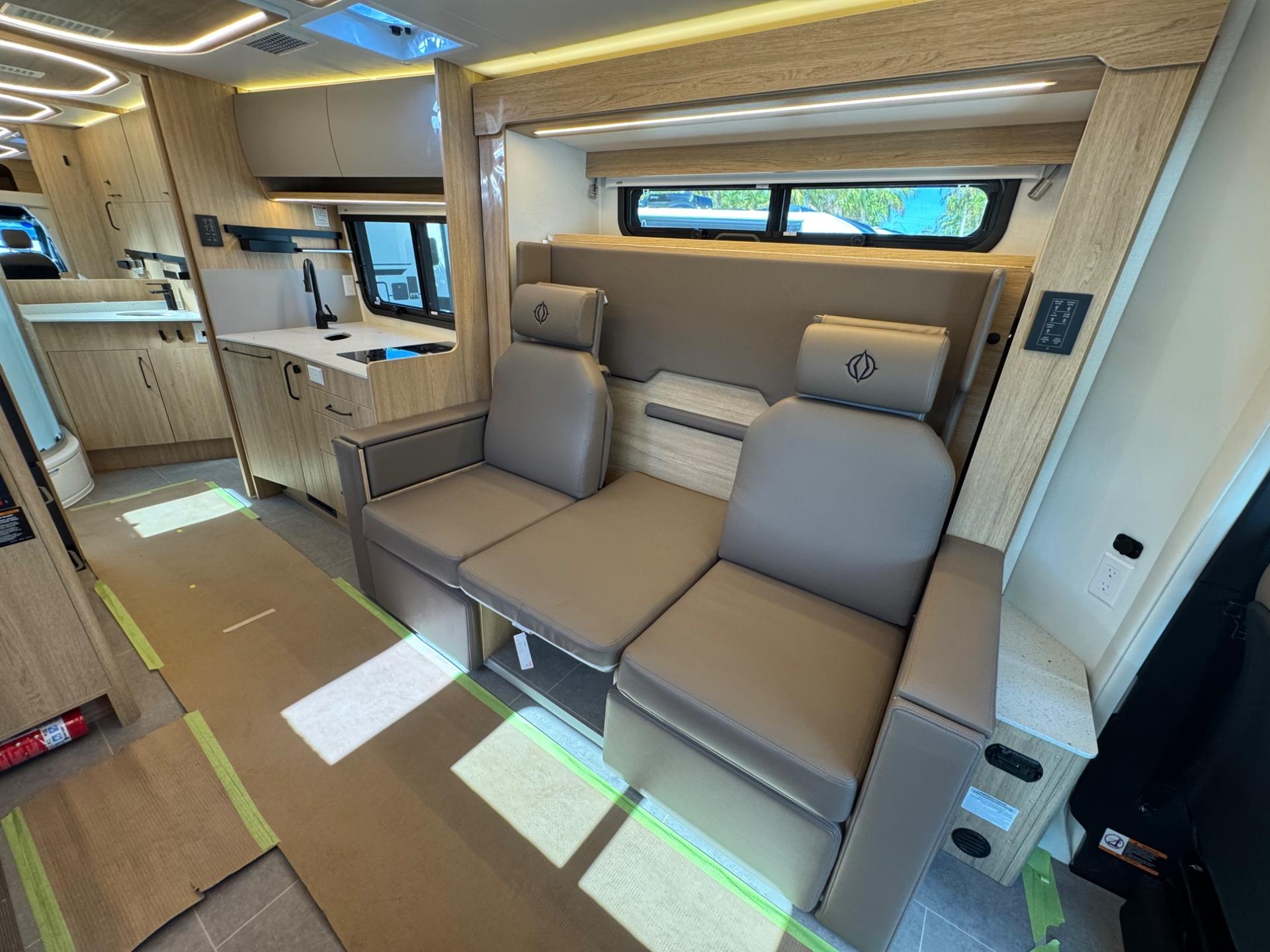 2026 Leisure Travel Vans 2026 Leisure Travel Vans Unity - thumbnail 11
