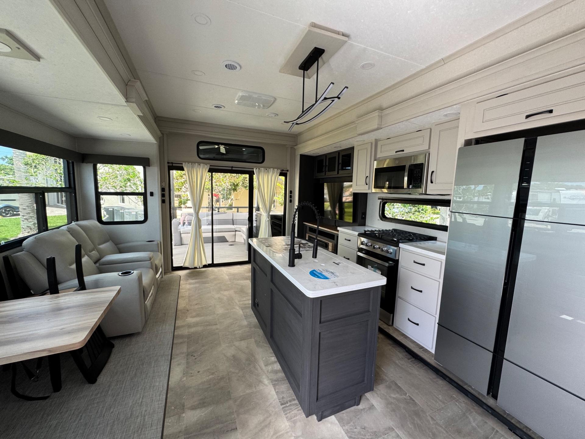 2025 Coachmen 2025 Coachmen Brookstone - thumbnail 10