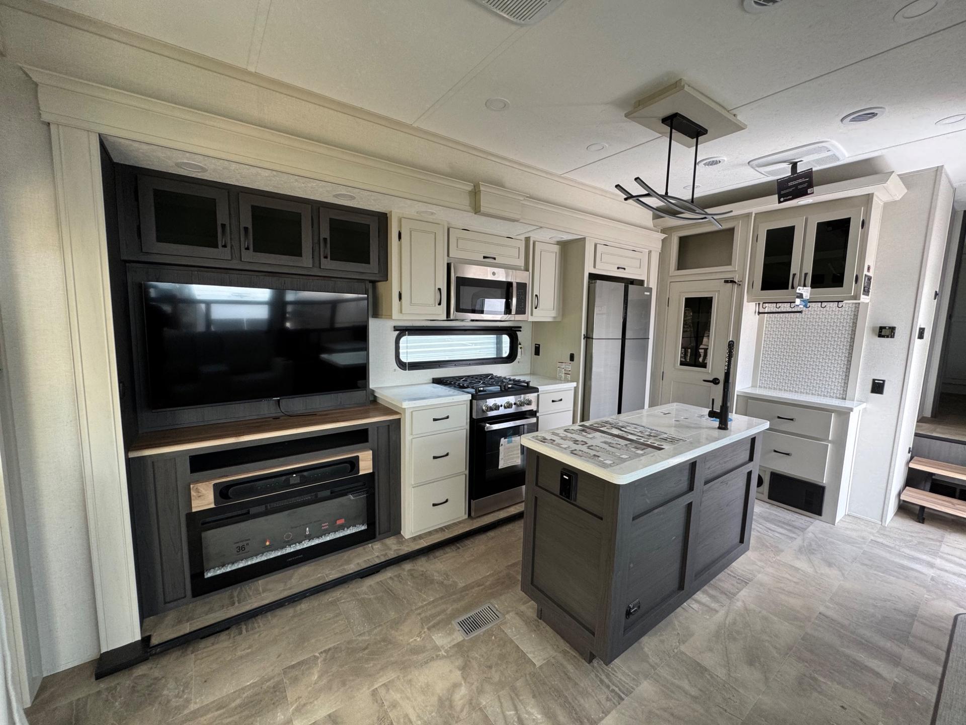 2025 Coachmen 2025 Coachmen Brookstone - thumbnail 12