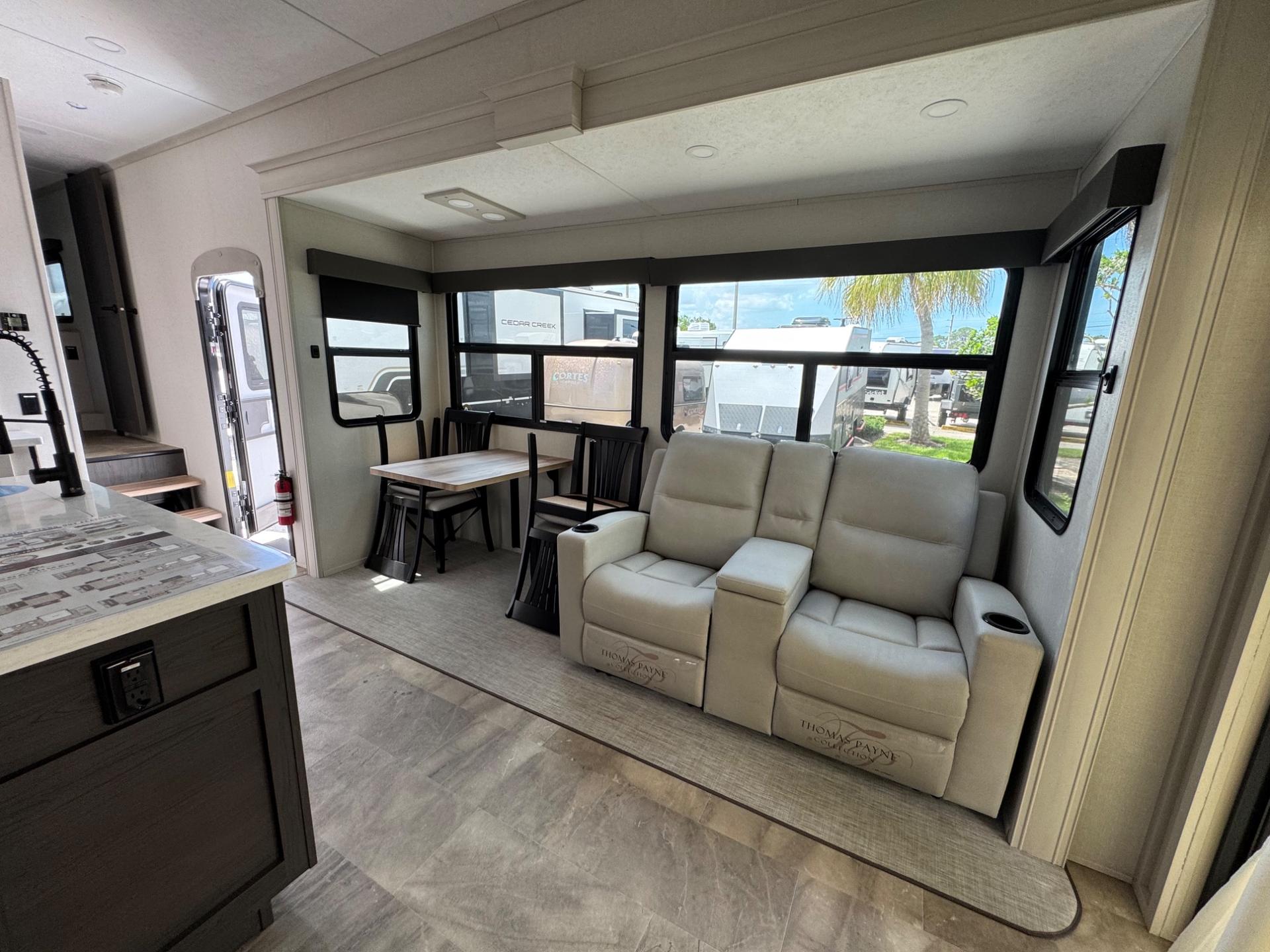 2025 Coachmen 2025 Coachmen Brookstone - thumbnail 19