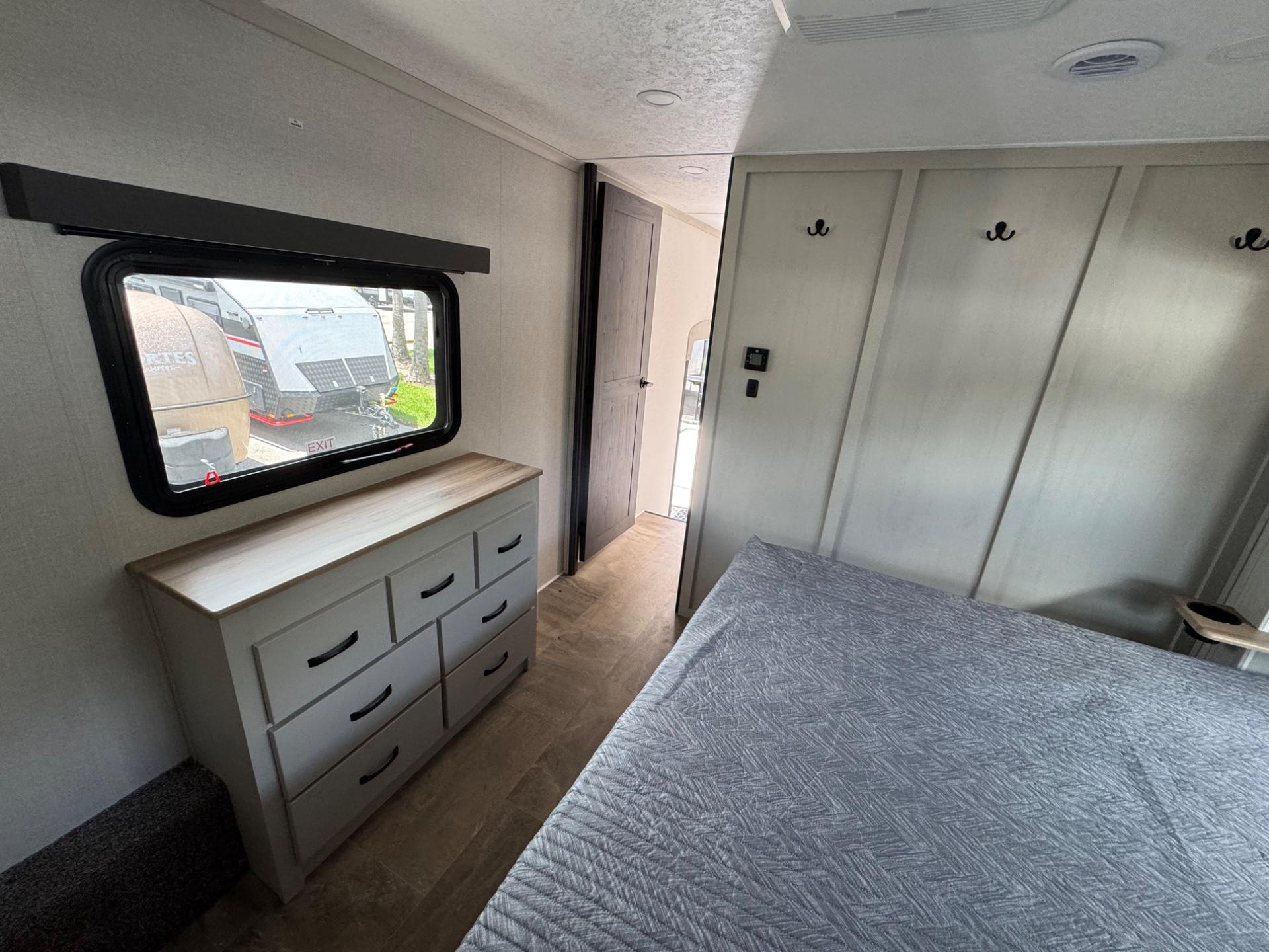 2025 Coachmen 2025 Coachmen Brookstone - thumbnail 24