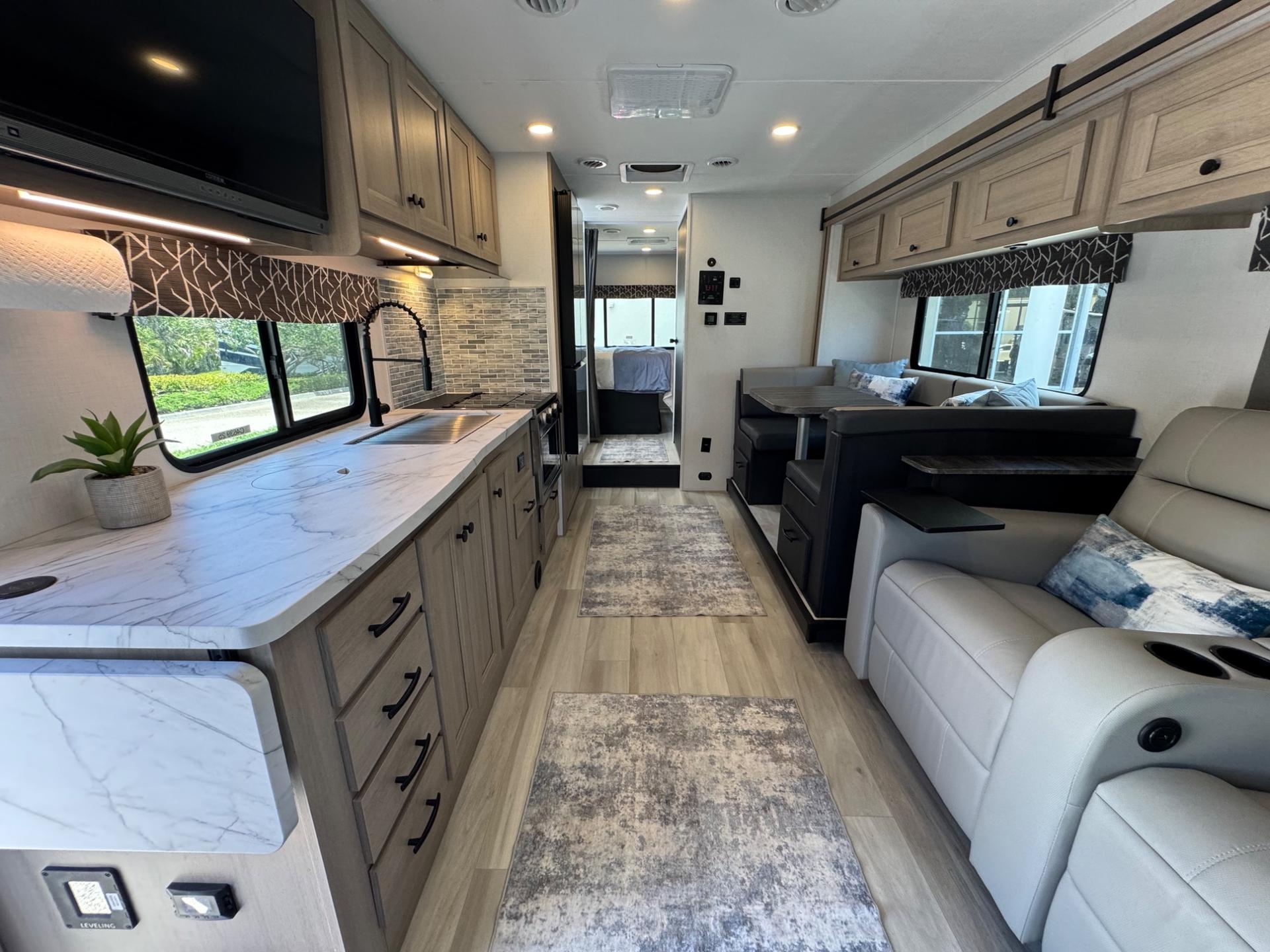 2025 Forest River 2025 Forest River Sunseeker - thumbnail 6