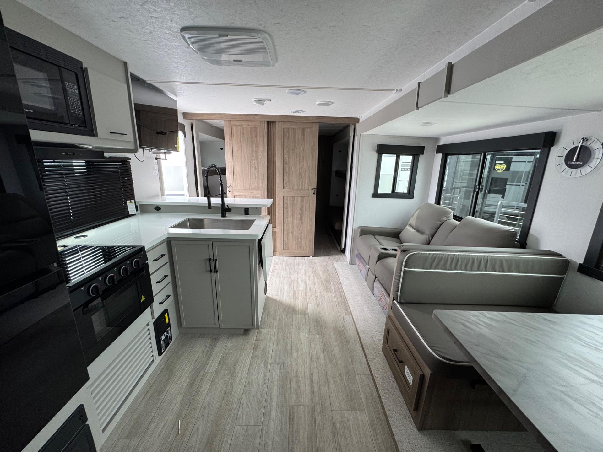2026 Coachmen 2026 Coachmen Freedom Express - thumbnail 6