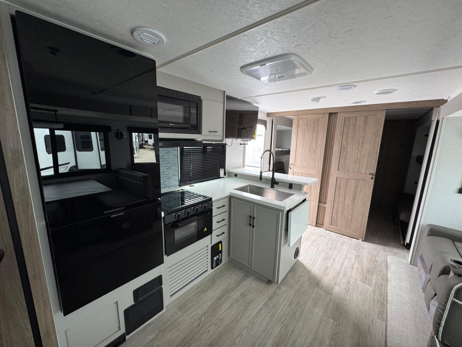 2026 Coachmen 2026 Coachmen Freedom Express - thumbnail 8