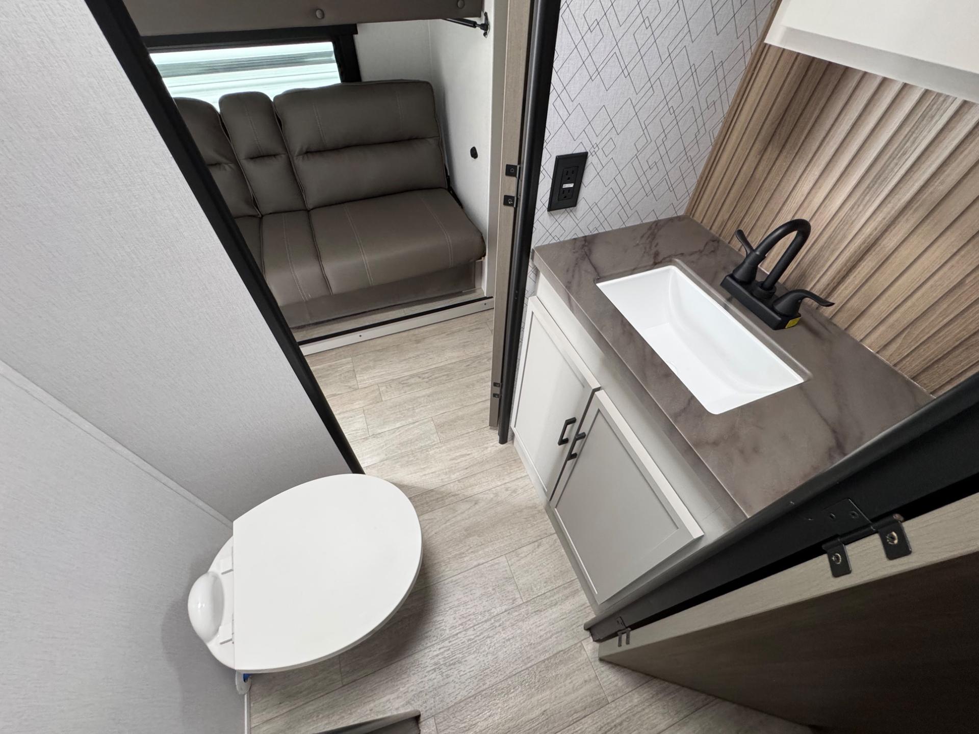 2026 Coachmen 2026 Coachmen Freedom Express - thumbnail 19