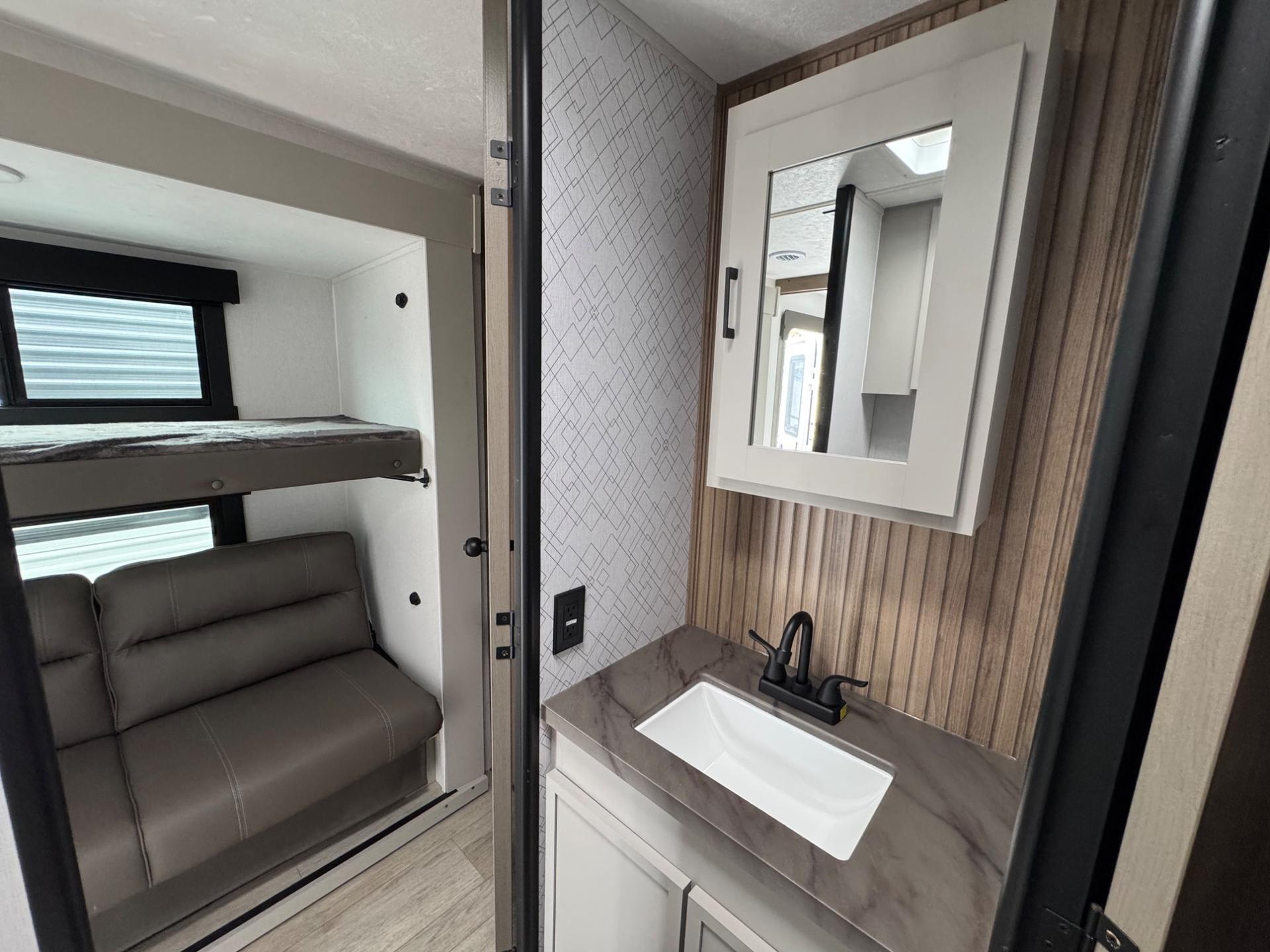 2026 Coachmen 2026 Coachmen Freedom Express - thumbnail 20