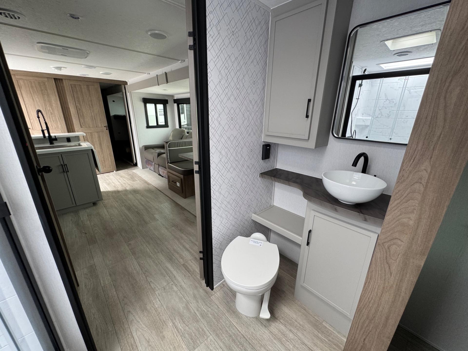 2026 Coachmen 2026 Coachmen Freedom Express - thumbnail 28