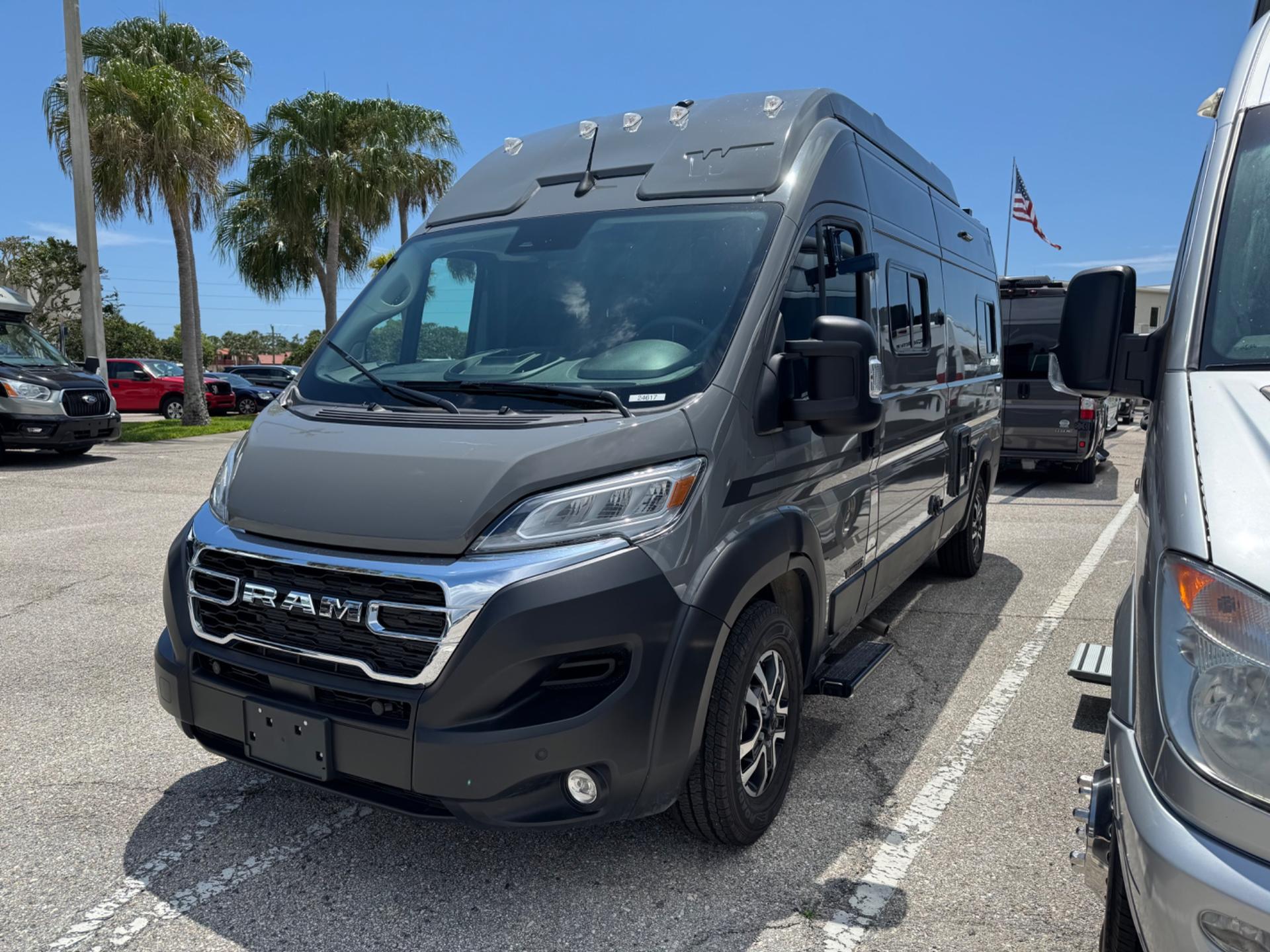 2027 WINNEBAGO 2027 WINNEBAGO SOLIS - thumbnail 3