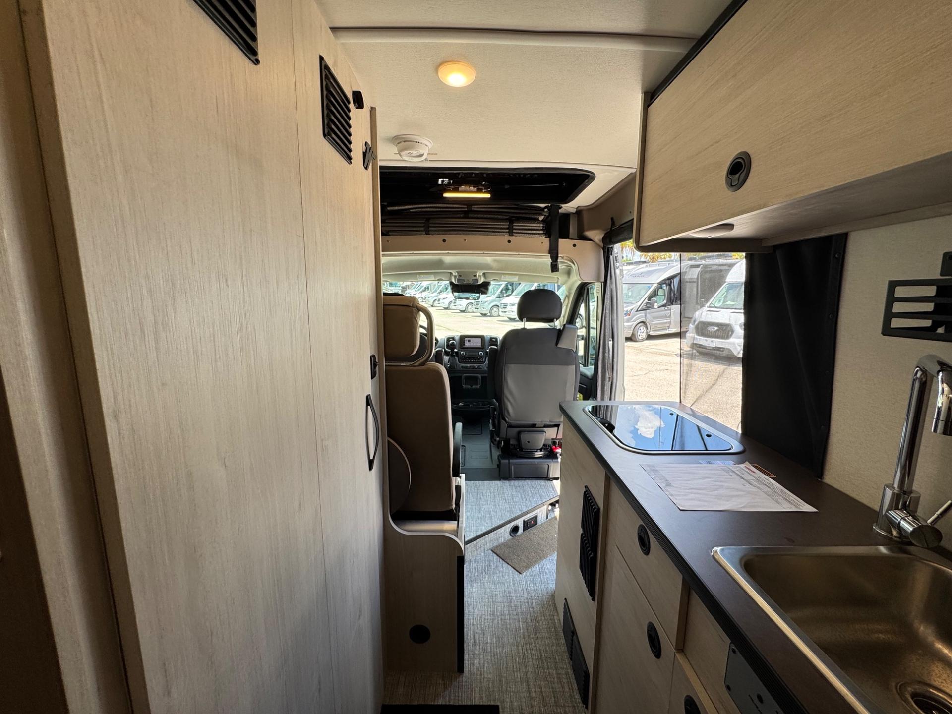 2027 WINNEBAGO 2027 WINNEBAGO SOLIS - thumbnail 8