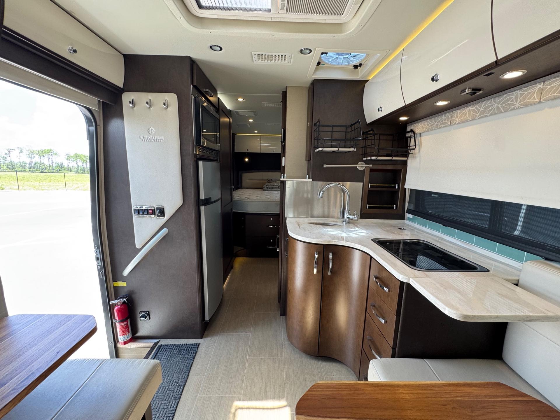 2016 LEISURE TRAVEL VANS 2016 LEISURE TRAVEL VANS UNITY - thumbnail 6