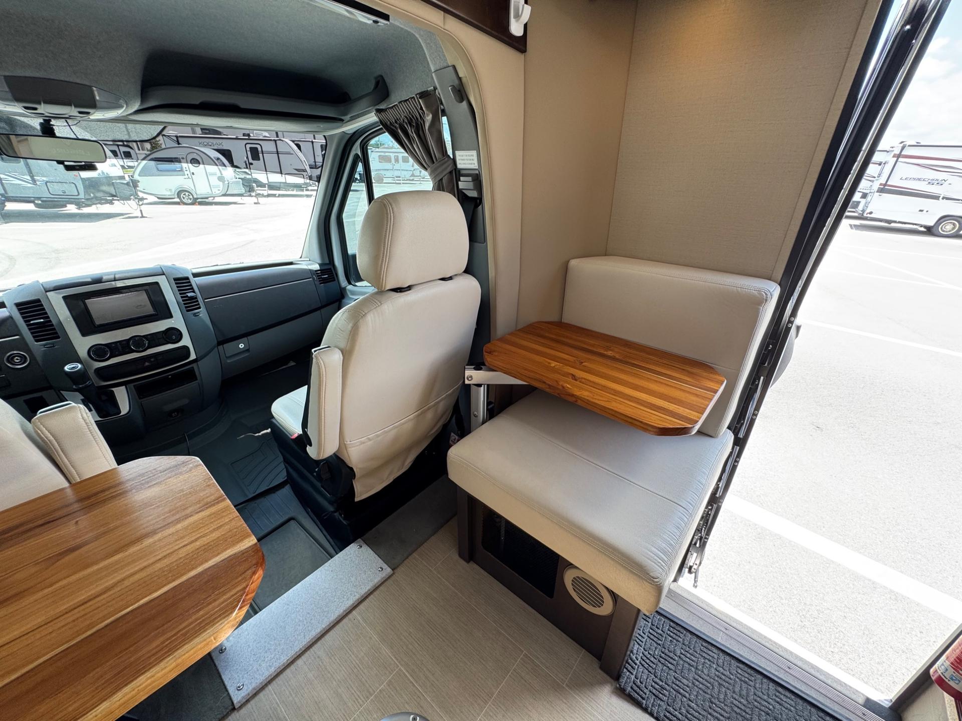 2016 LEISURE TRAVEL VANS 2016 LEISURE TRAVEL VANS UNITY - thumbnail 12