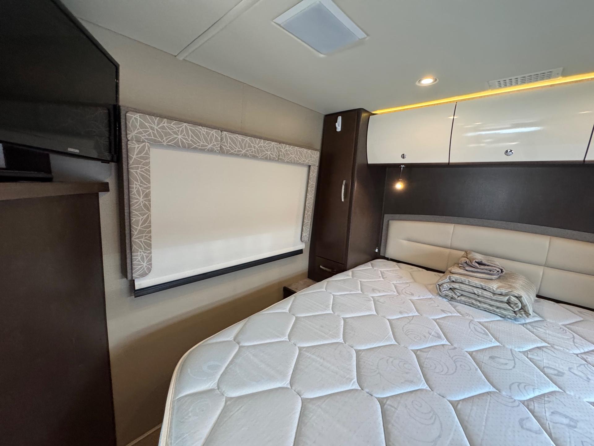 2016 LEISURE TRAVEL VANS 2016 LEISURE TRAVEL VANS UNITY - thumbnail 17