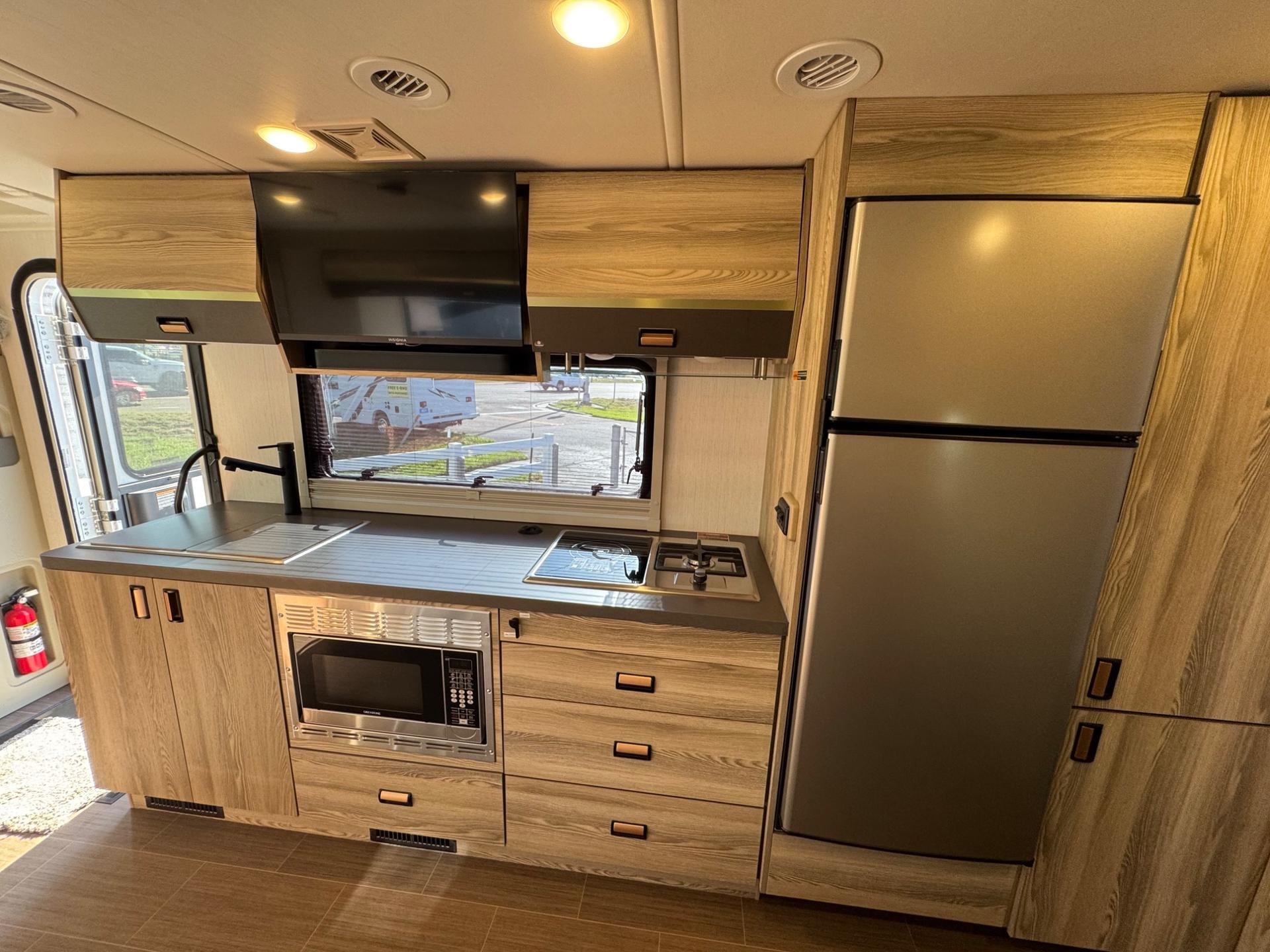 2027 Winnebago 2027 Winnebago Navion - thumbnail 8