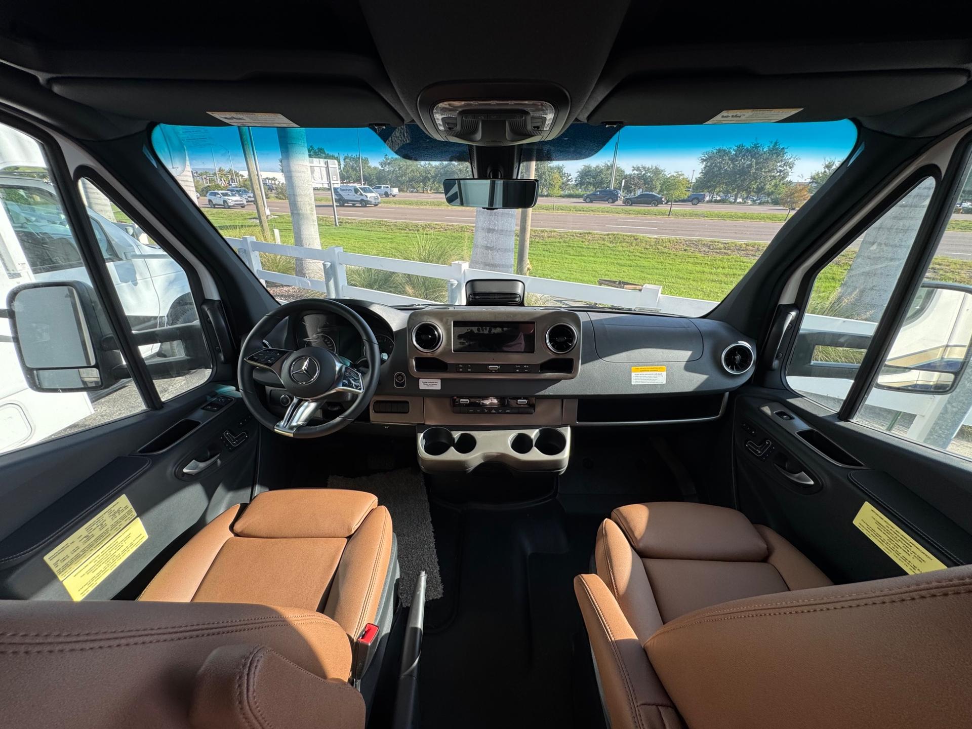 2027 Winnebago 2027 Winnebago Navion - thumbnail 18
