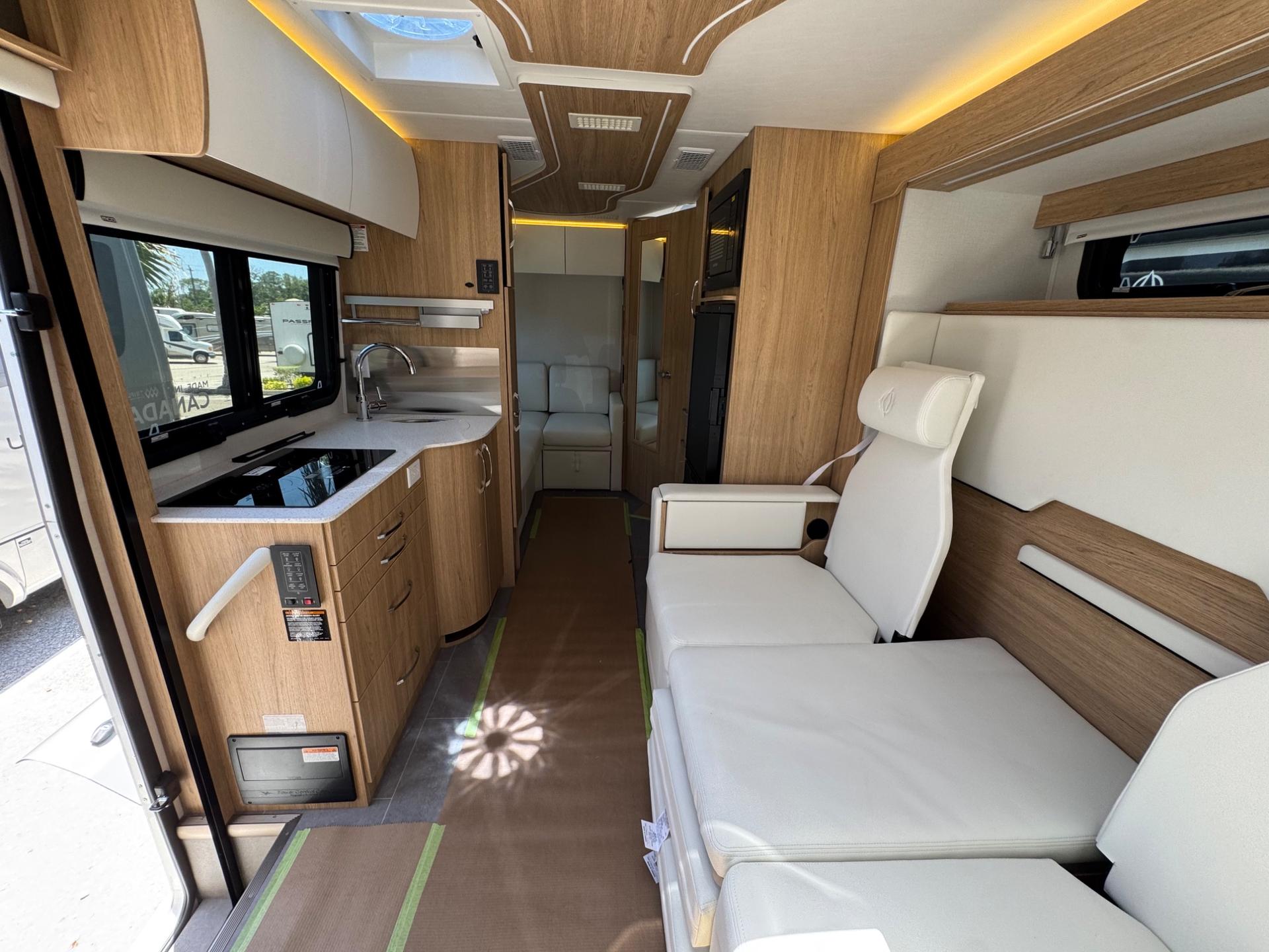 2026 Leisure Travel Vans 2026 Leisure Travel Vans Unity - thumbnail 6