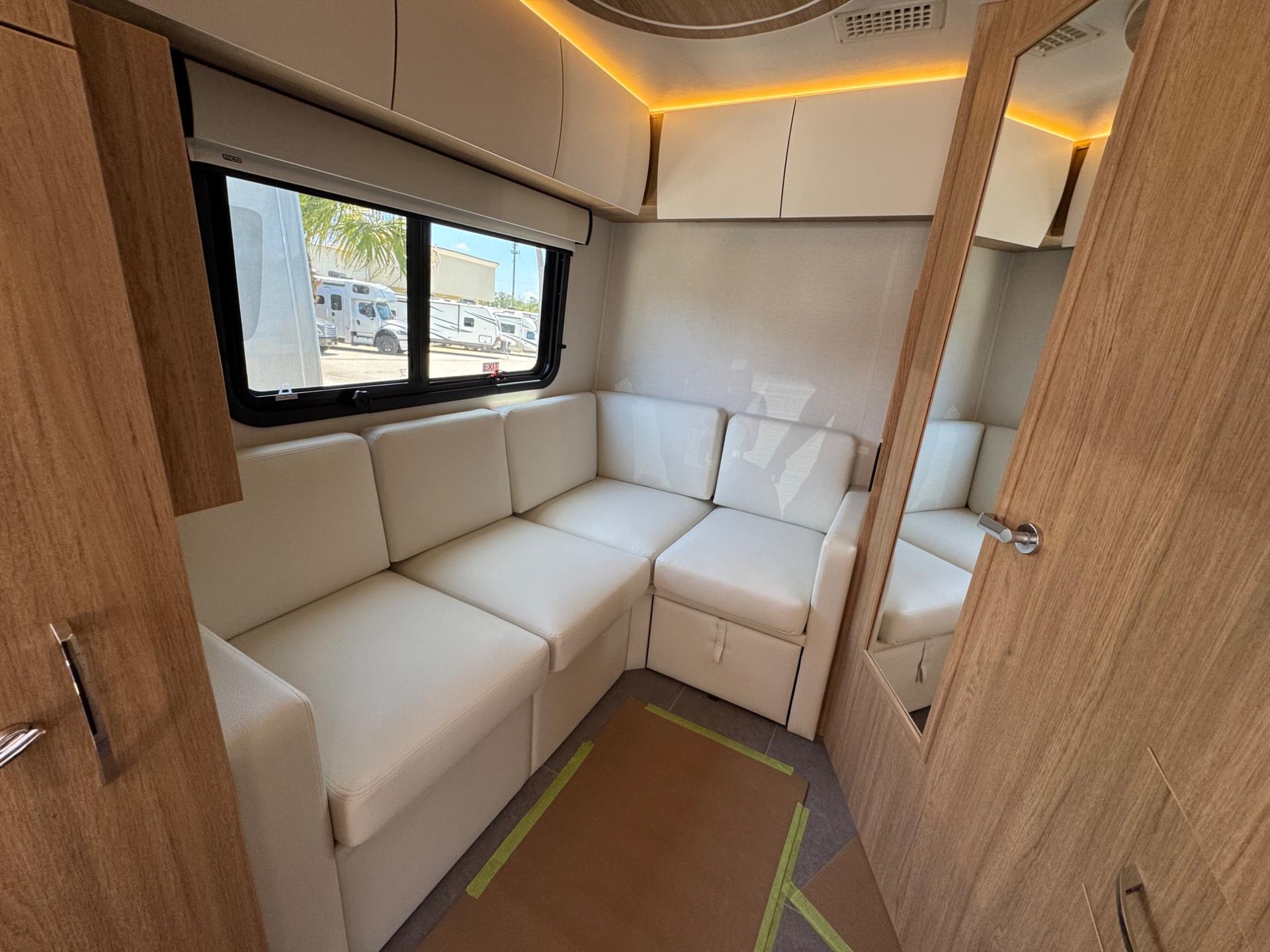 2026 Leisure Travel Vans 2026 Leisure Travel Vans Unity - thumbnail 8