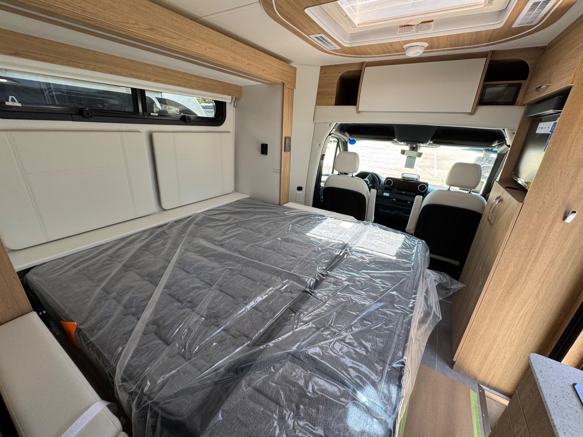 2026 Leisure Travel Vans 2026 Leisure Travel Vans Unity - thumbnail 12