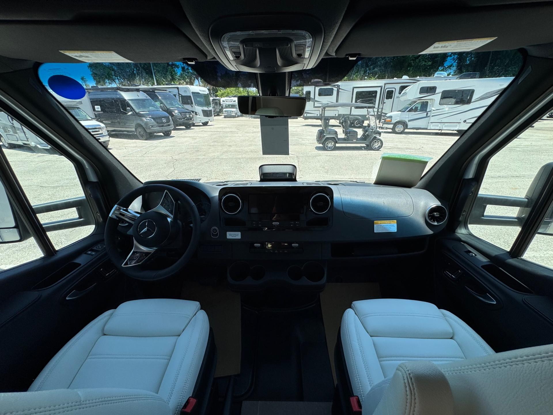 2026 Leisure Travel Vans 2026 Leisure Travel Vans Unity - thumbnail 16