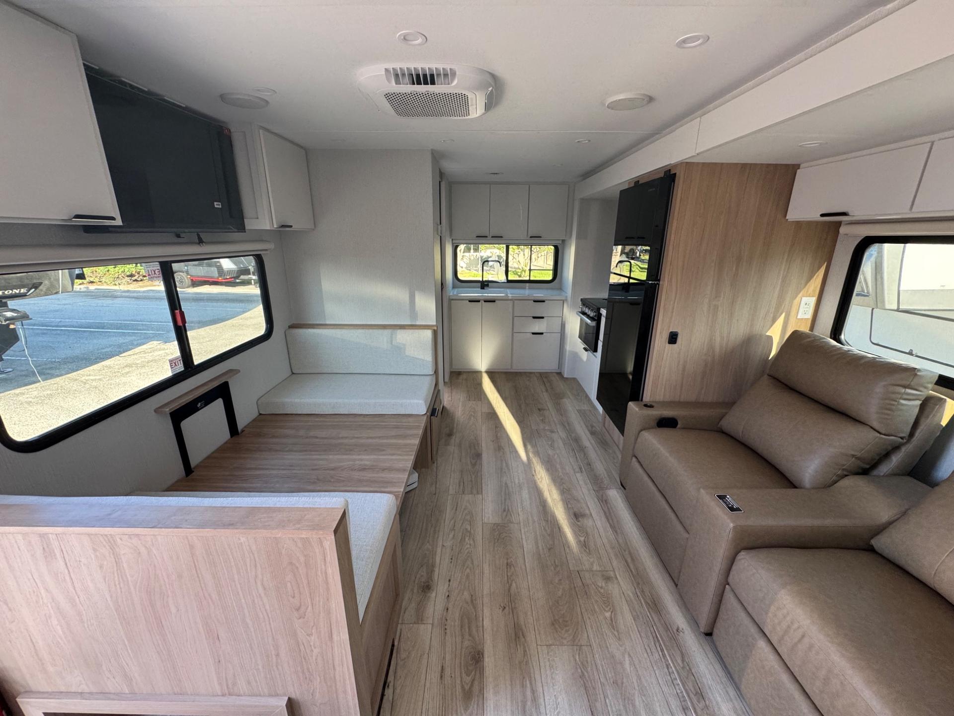 2027 Winnebago 2027 Winnebago Thrive - thumbnail 5