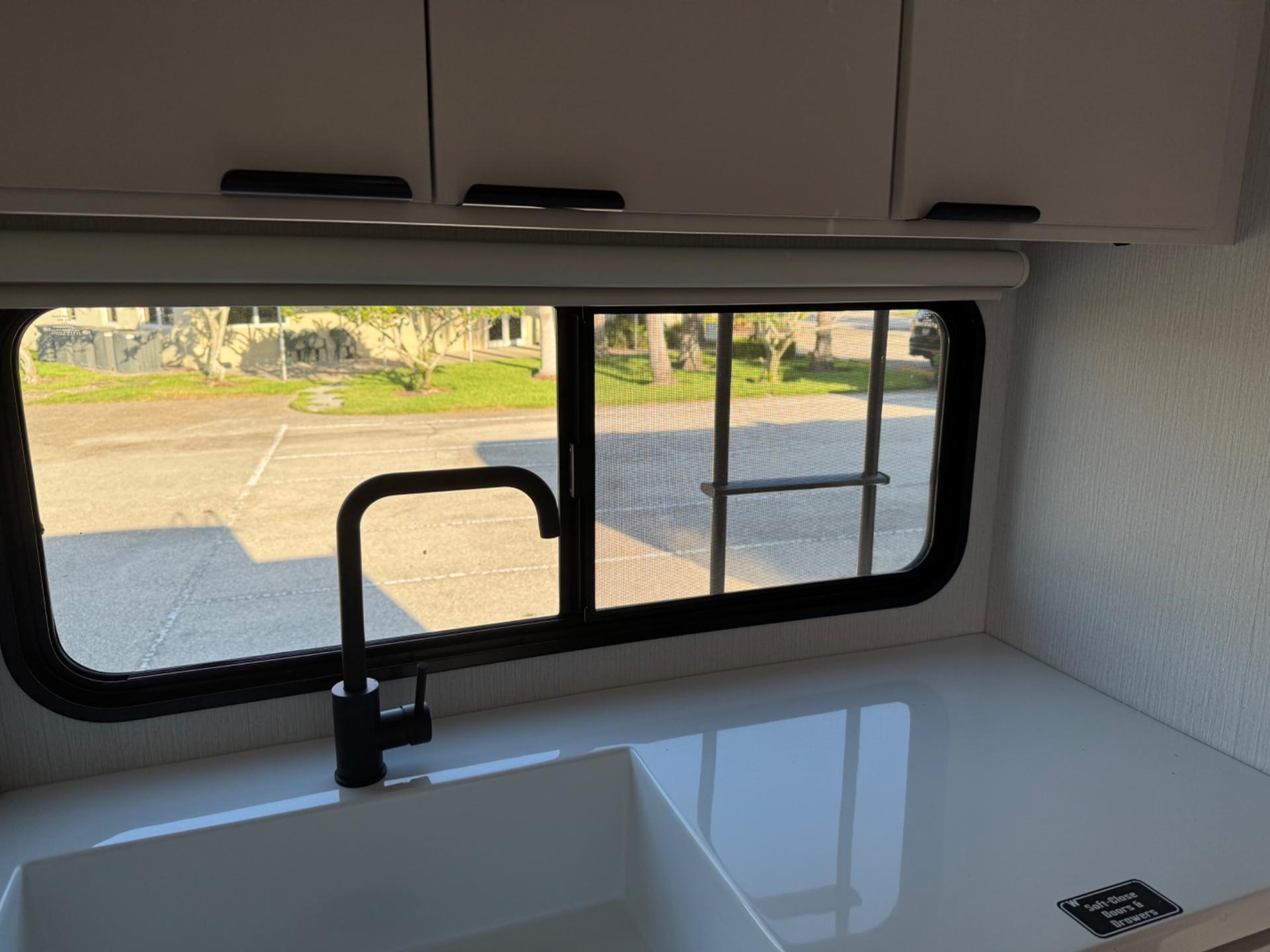 2027 Winnebago 2027 Winnebago Thrive - thumbnail 10