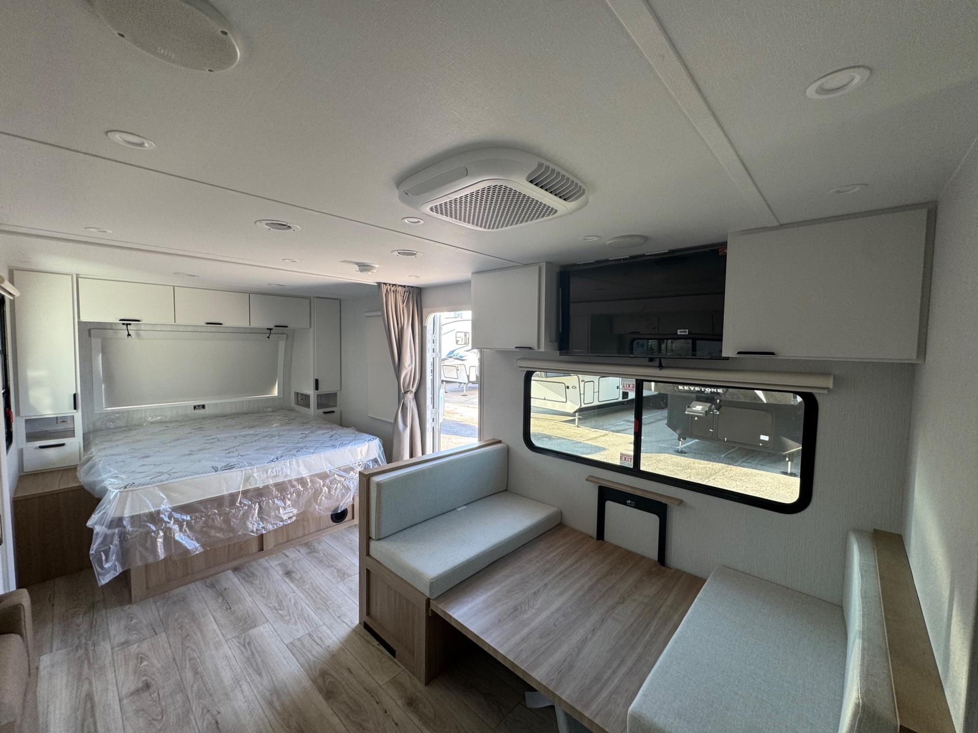 2027 Winnebago 2027 Winnebago Thrive - thumbnail 11