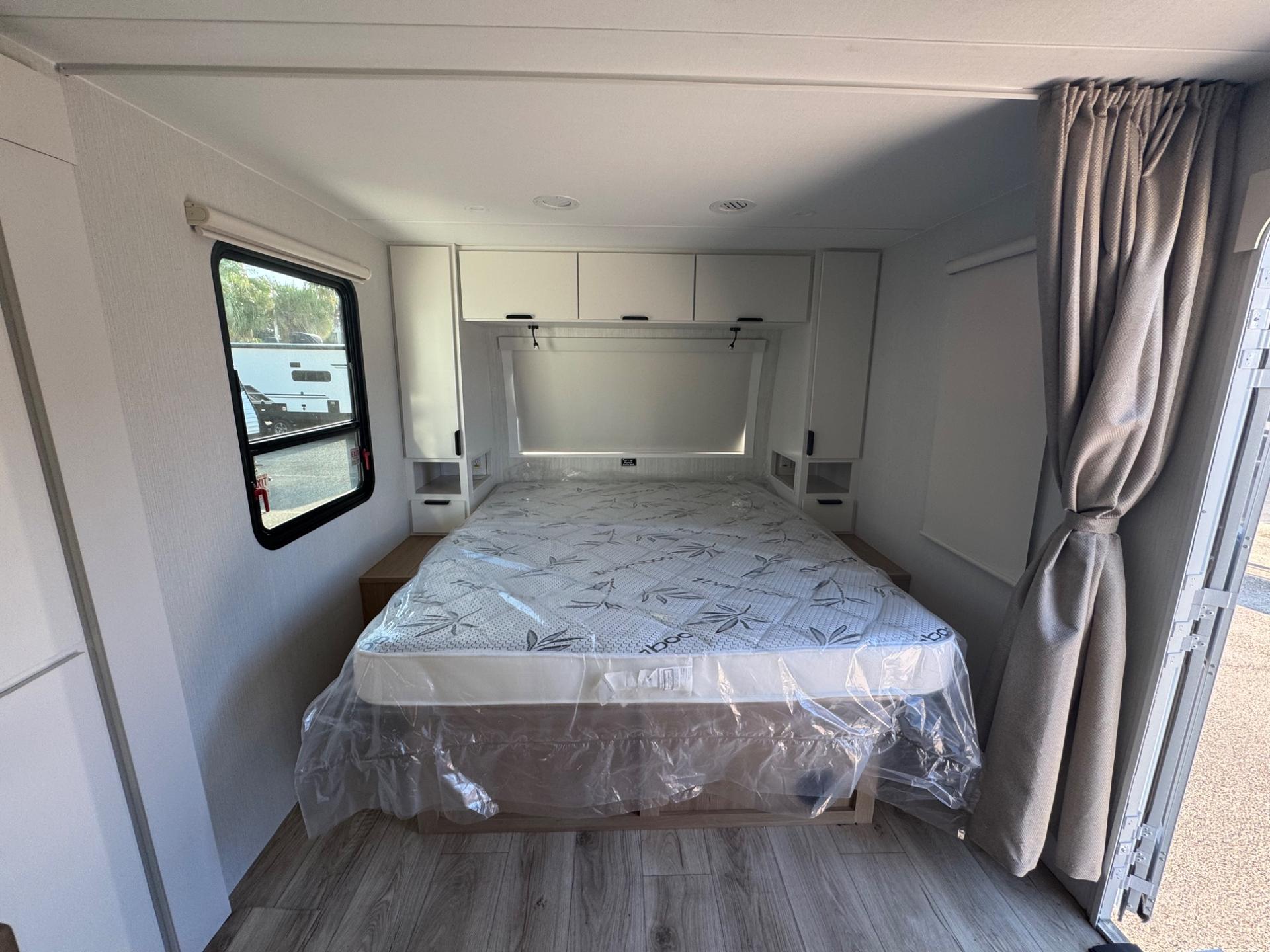 2027 Winnebago 2027 Winnebago Thrive - thumbnail 13