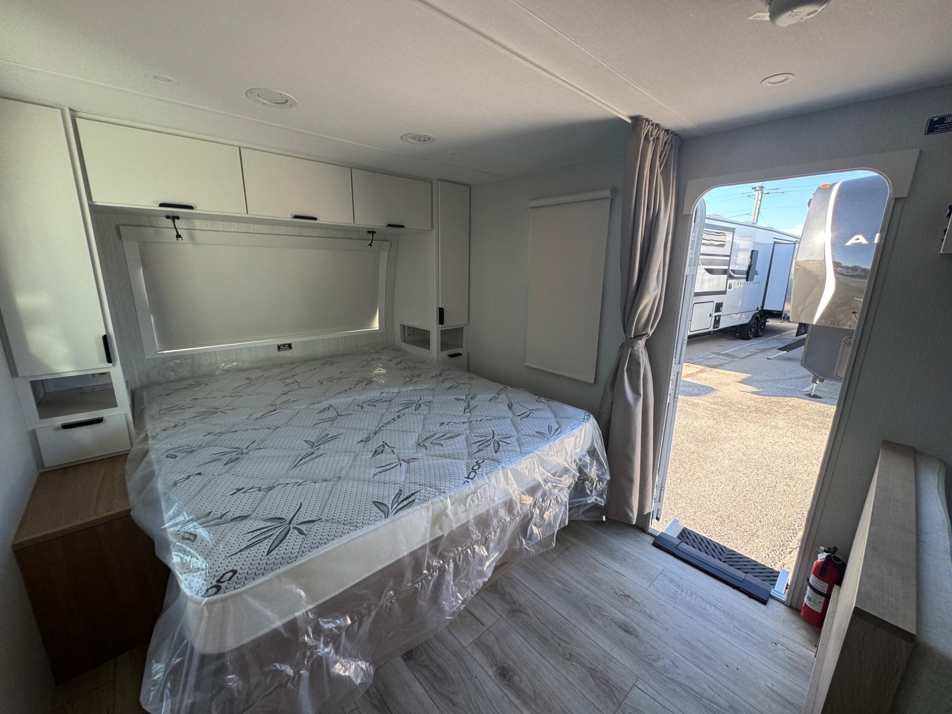 2027 Winnebago 2027 Winnebago Thrive - thumbnail 14
