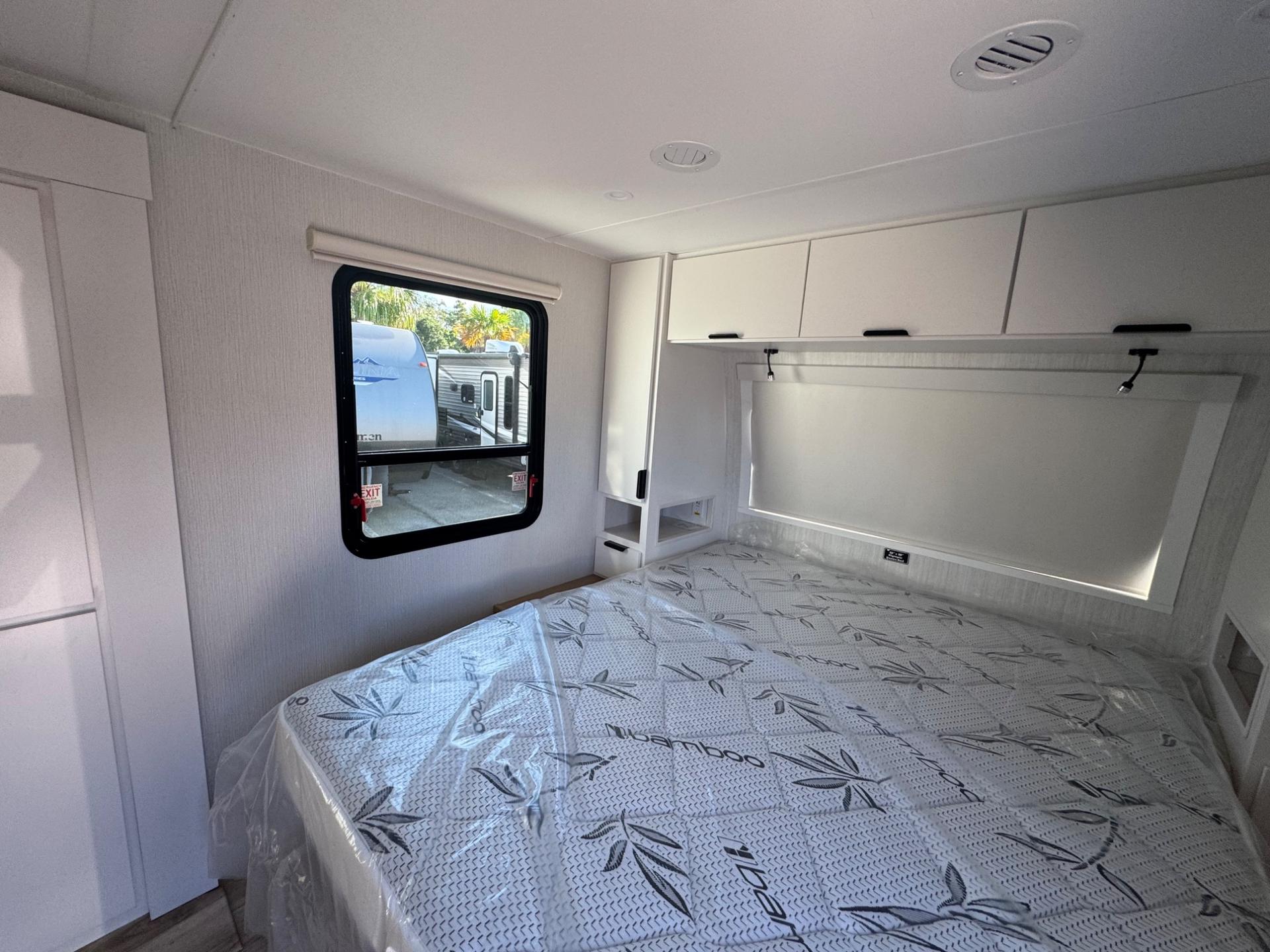 2027 Winnebago 2027 Winnebago Thrive - thumbnail 15