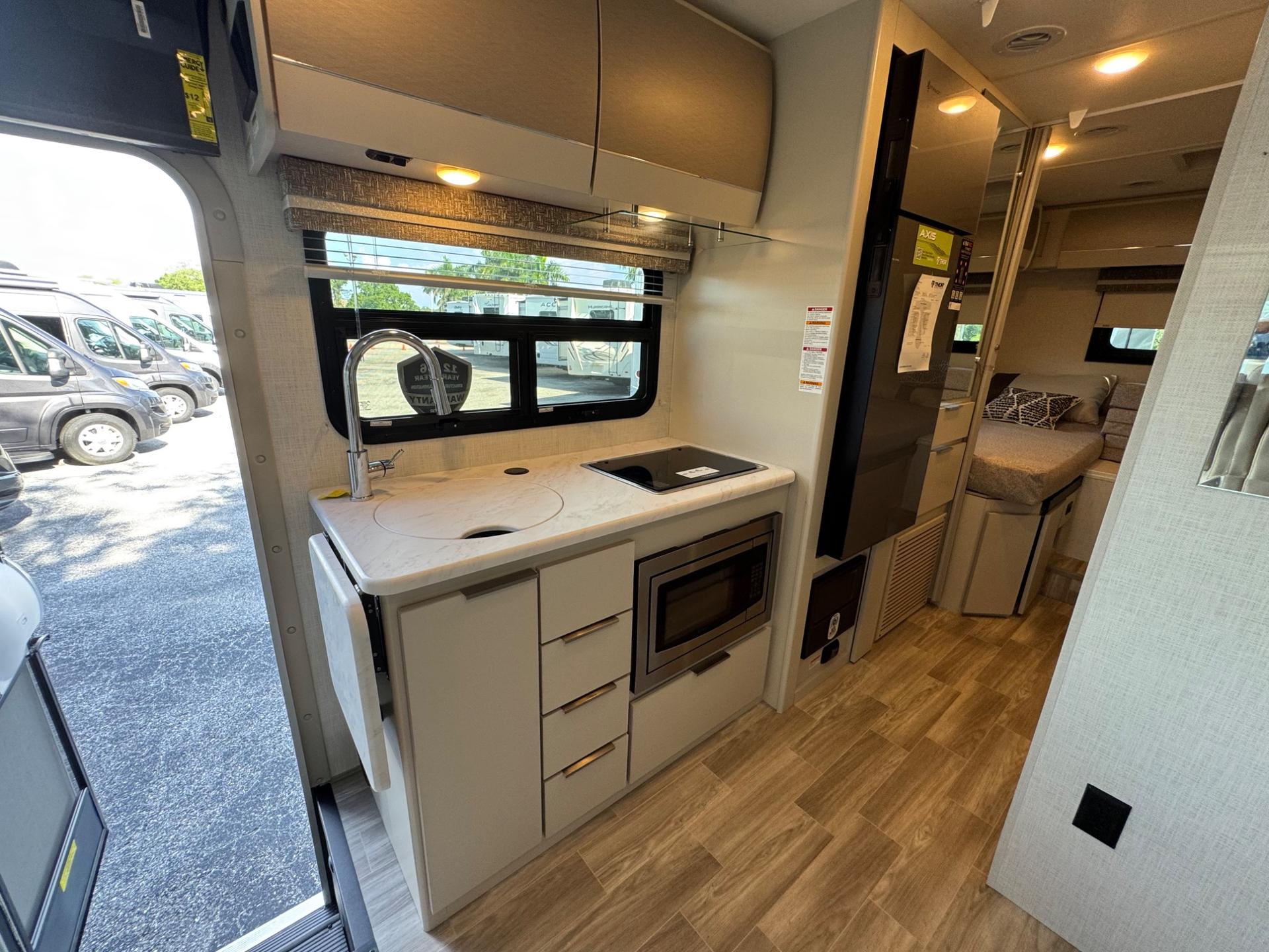 2026 Thor Motor Coach 2026 Thor Motor Coach Axis - thumbnail 9
