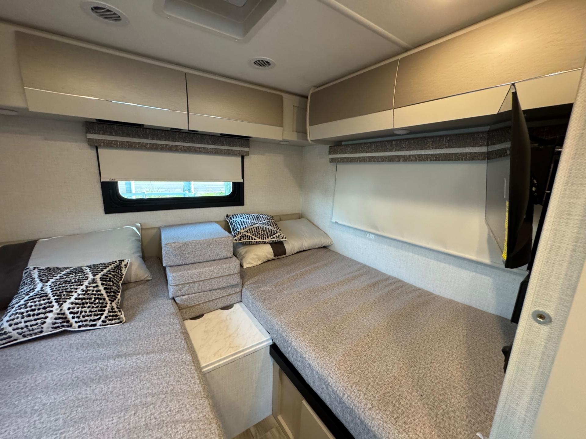 2026 Thor Motor Coach 2026 Thor Motor Coach Axis - thumbnail 16