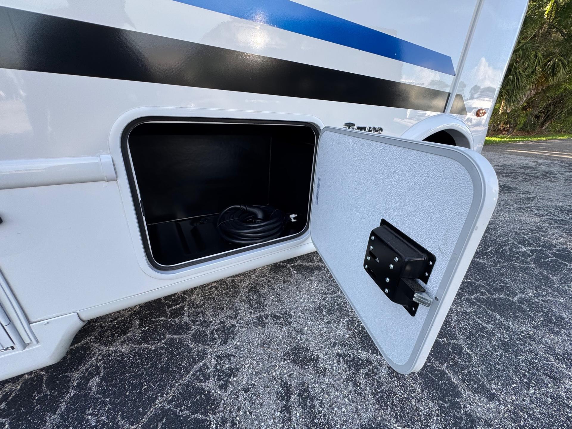 2026 Thor Motor Coach 2026 Thor Motor Coach Axis - thumbnail 26
