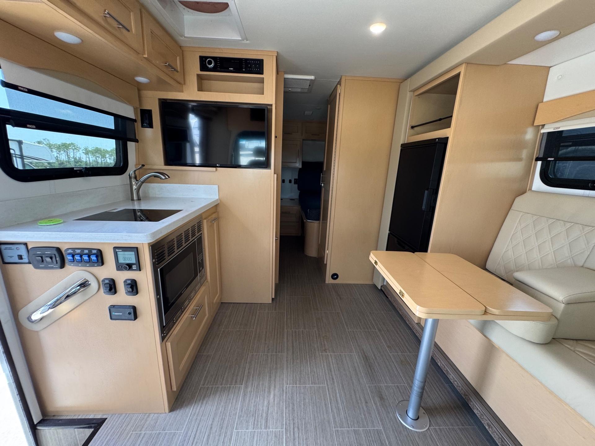 2023 Regency RV 2023 Regency RV Ultra Brougham - thumbnail 6