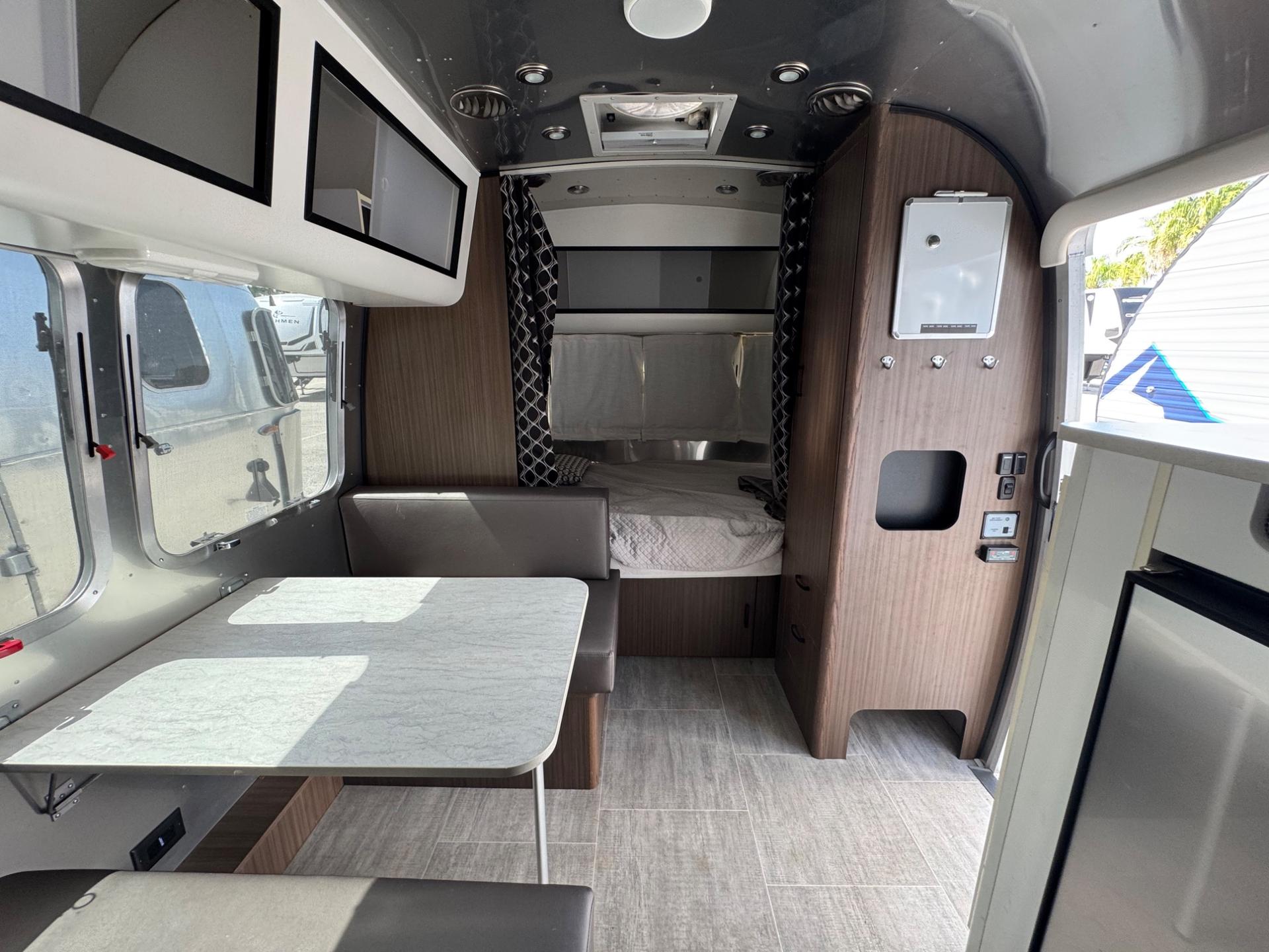 2020 AIRSTREAM 2020 AIRSTREAM CARAVEL  - thumbnail 6