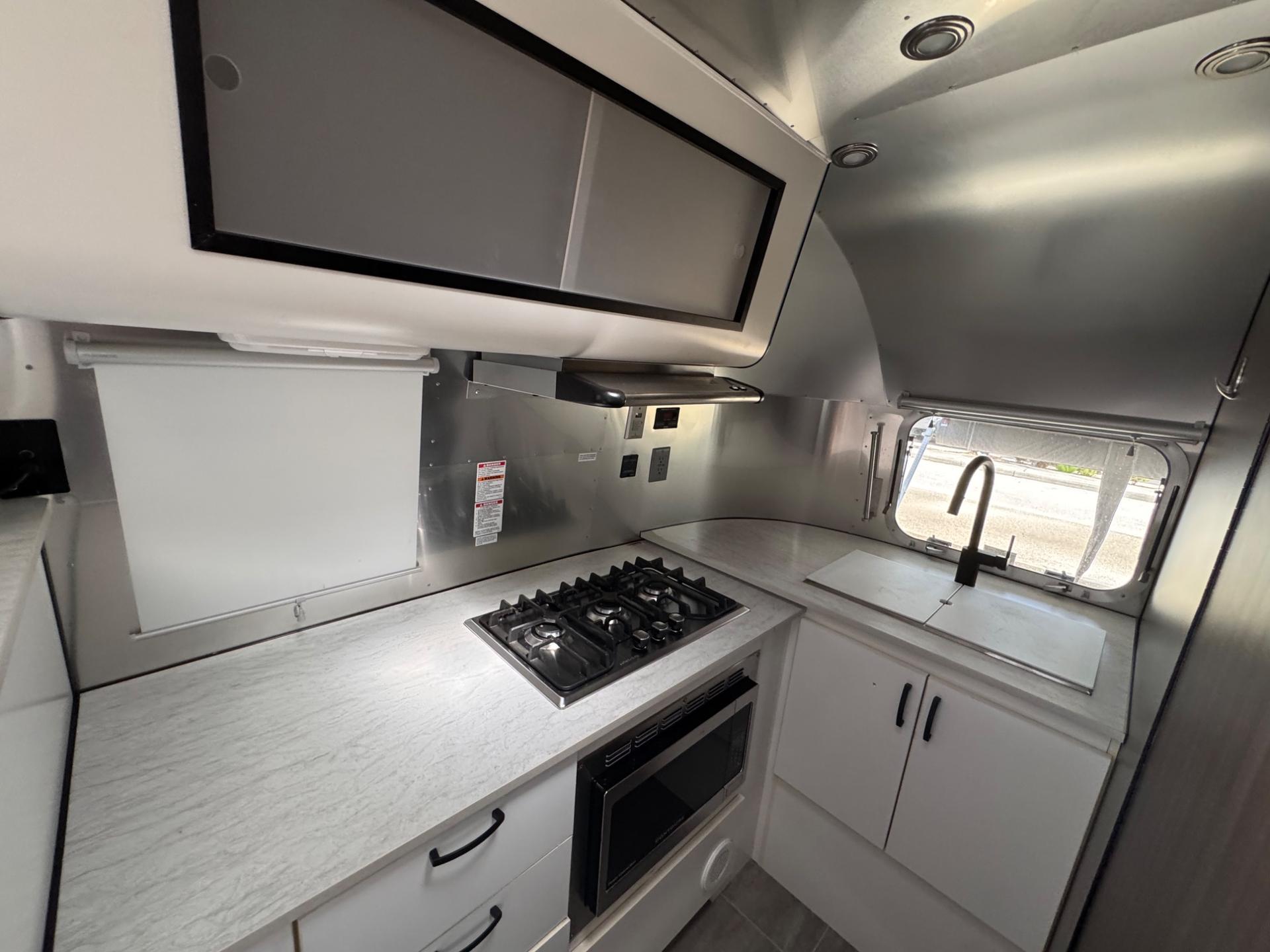 2020 AIRSTREAM 2020 AIRSTREAM CARAVEL  - thumbnail 8