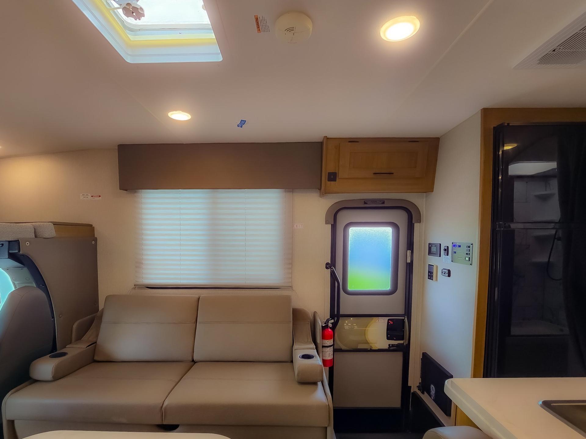 2024 Coachmen 2024 Coachmen Leprechaun - thumbnail 11