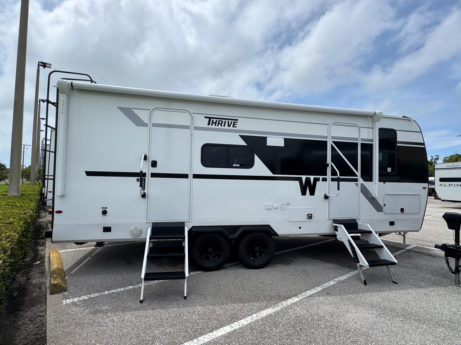 2027 Winnebago 2027 Winnebago Thrive - thumbnail 4