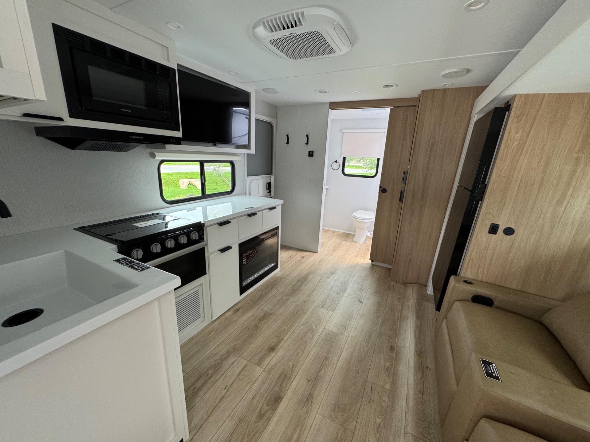2027 Winnebago 2027 Winnebago Thrive - thumbnail 5