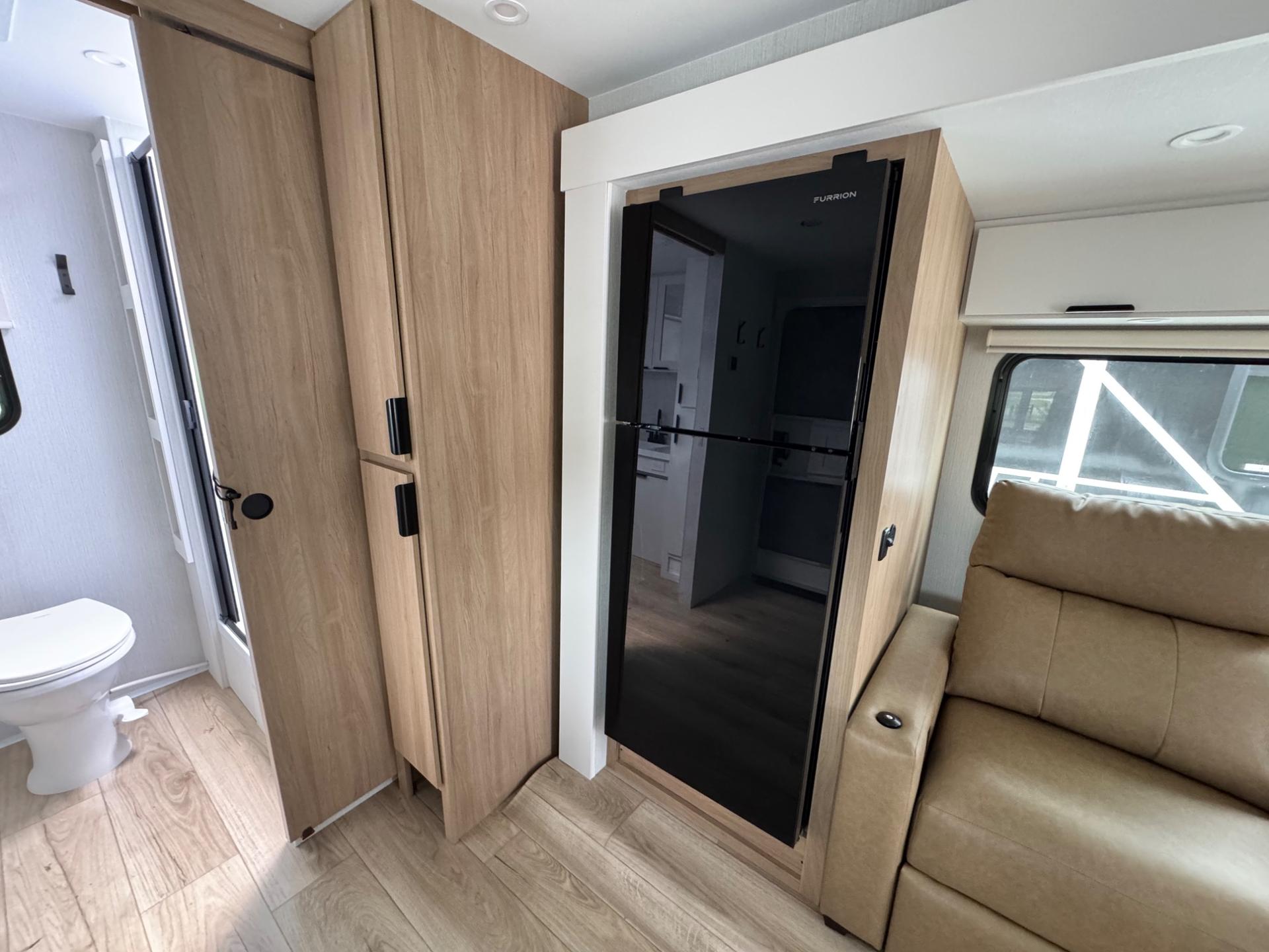 2027 Winnebago 2027 Winnebago Thrive - thumbnail 12