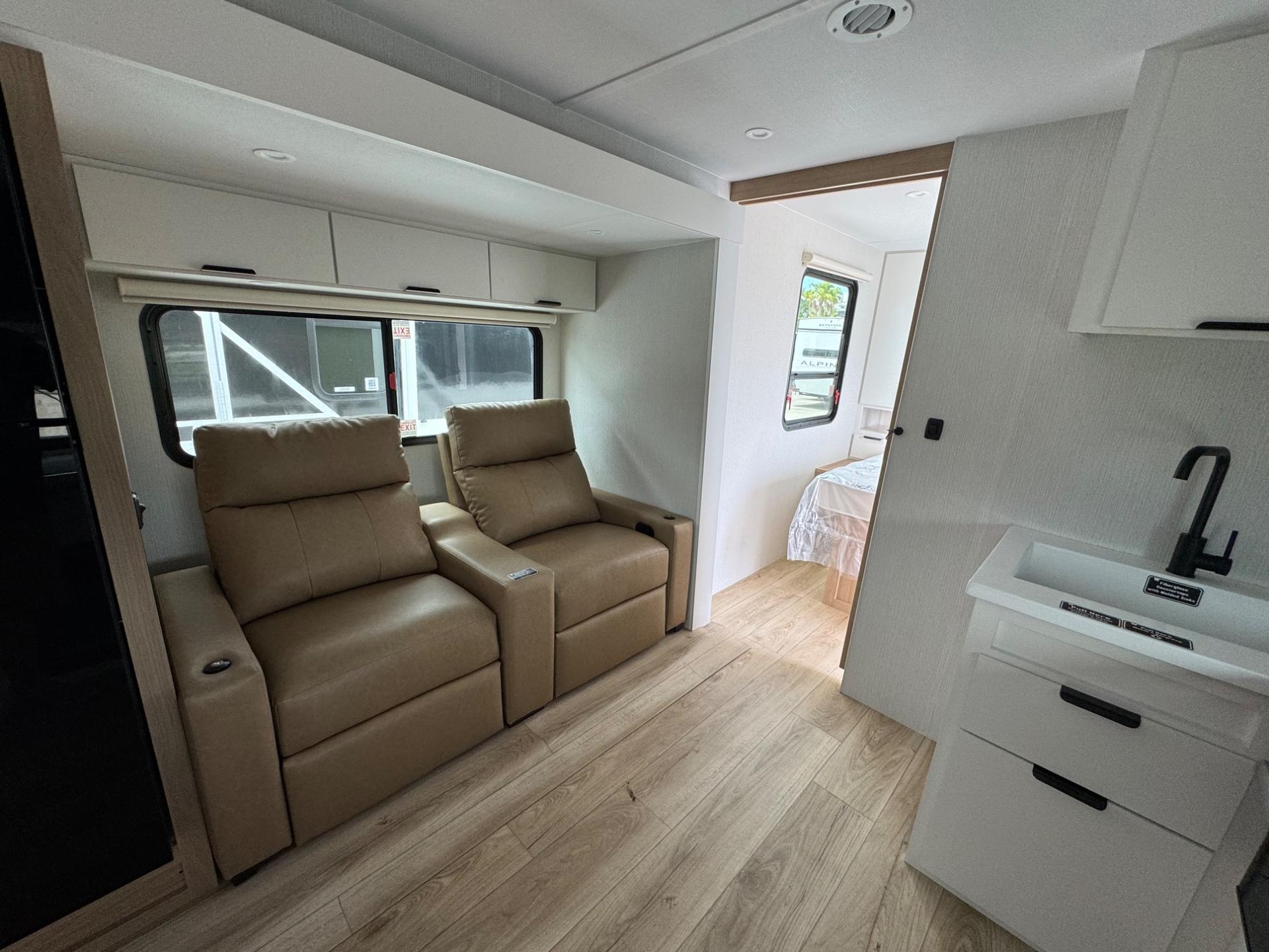 2027 Winnebago 2027 Winnebago Thrive - thumbnail 14