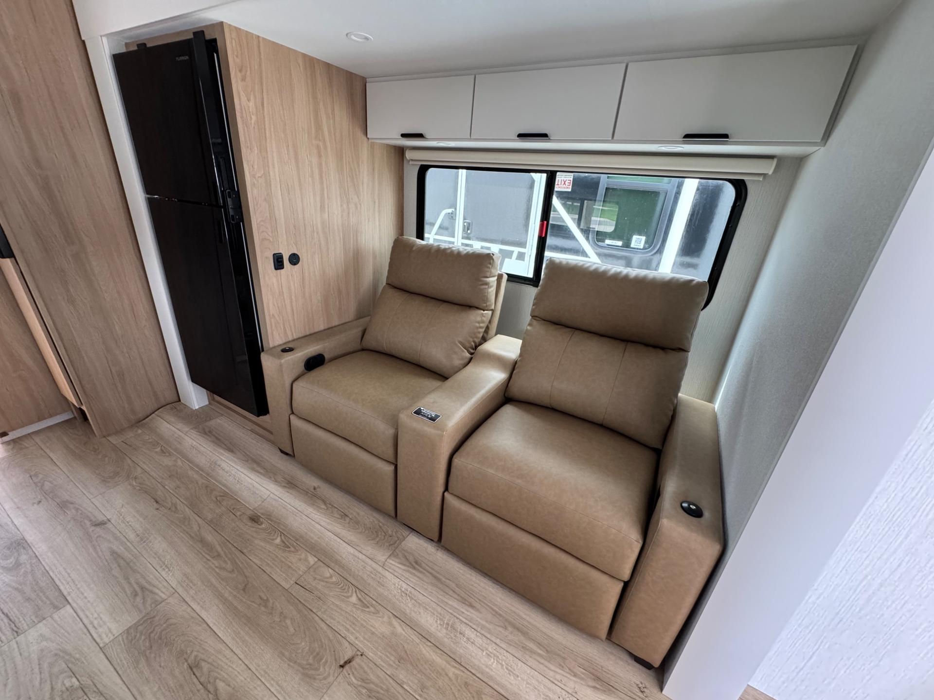 2027 Winnebago 2027 Winnebago Thrive - thumbnail 15