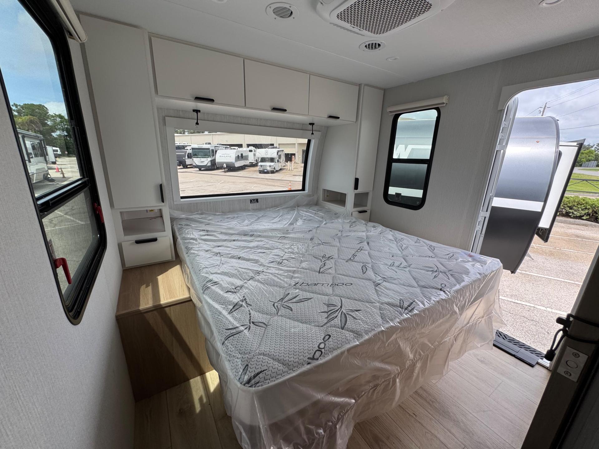 2027 Winnebago 2027 Winnebago Thrive - thumbnail 16