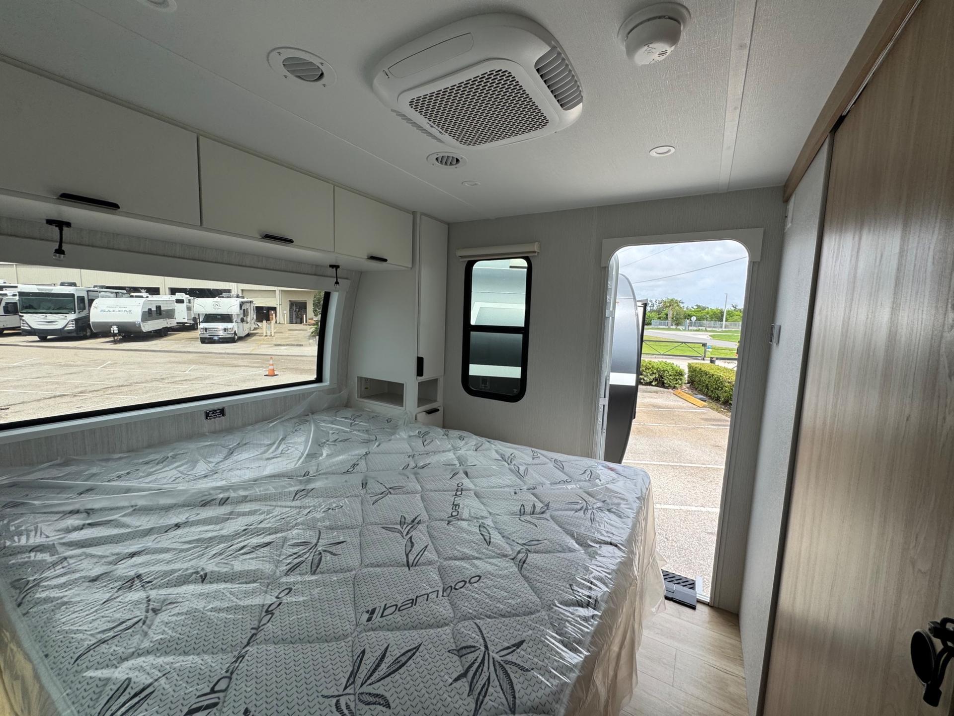 2027 Winnebago 2027 Winnebago Thrive - thumbnail 17