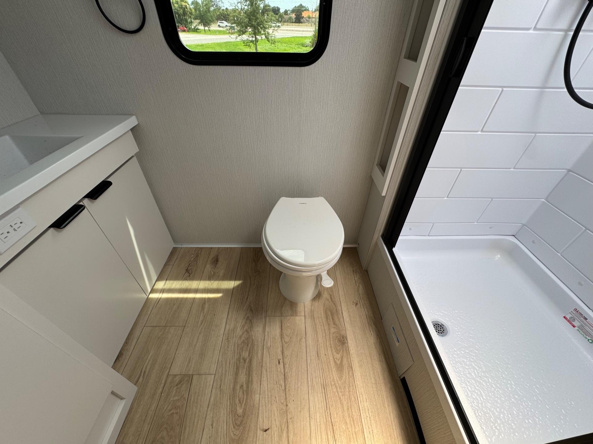 2027 Winnebago 2027 Winnebago Thrive - thumbnail 18