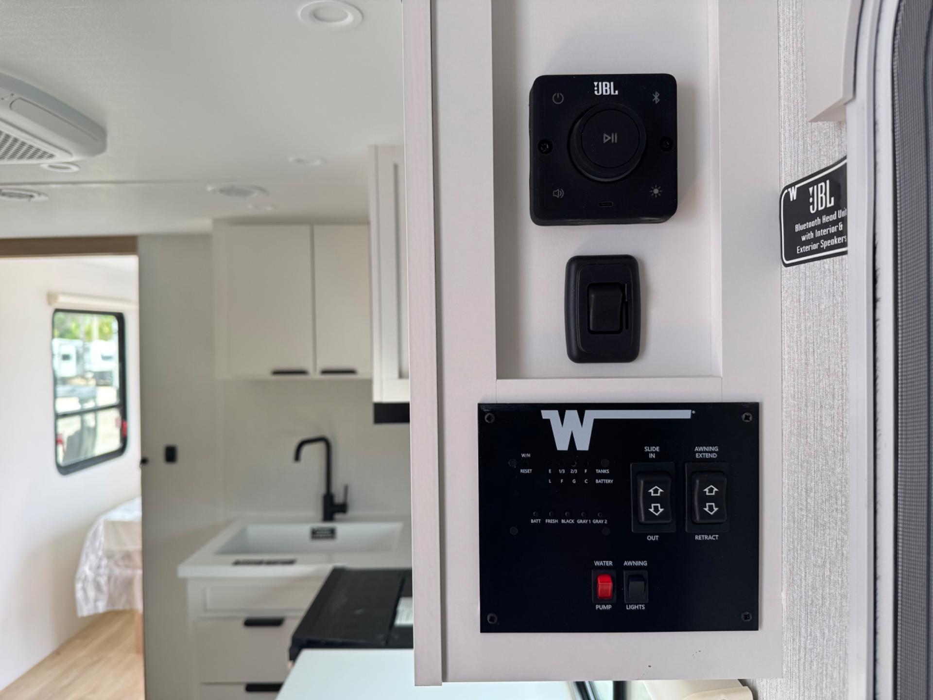 2027 Winnebago 2027 Winnebago Thrive - thumbnail 21