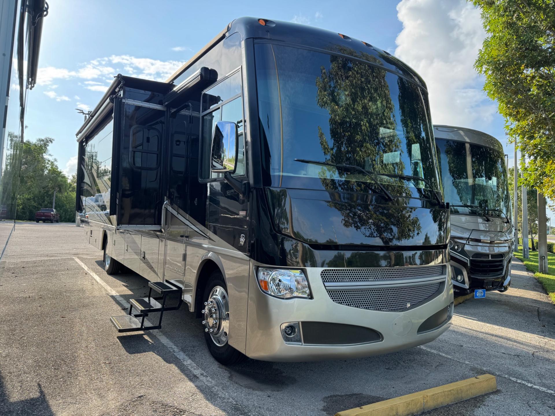 2015 Winnebago Adventurer 38Q