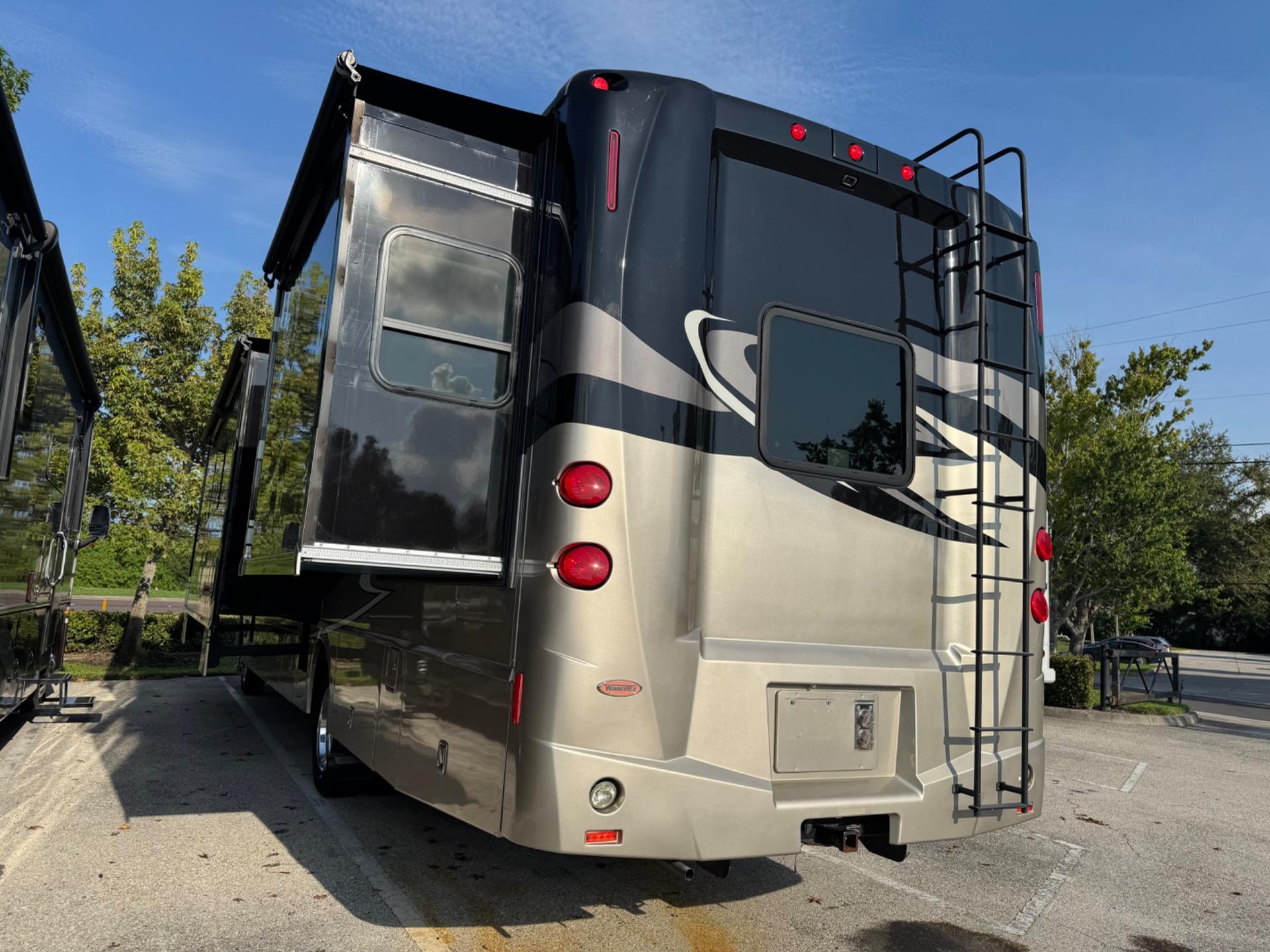 2015 Winnebago 2015 Winnebago Adventurer - thumbnail 3