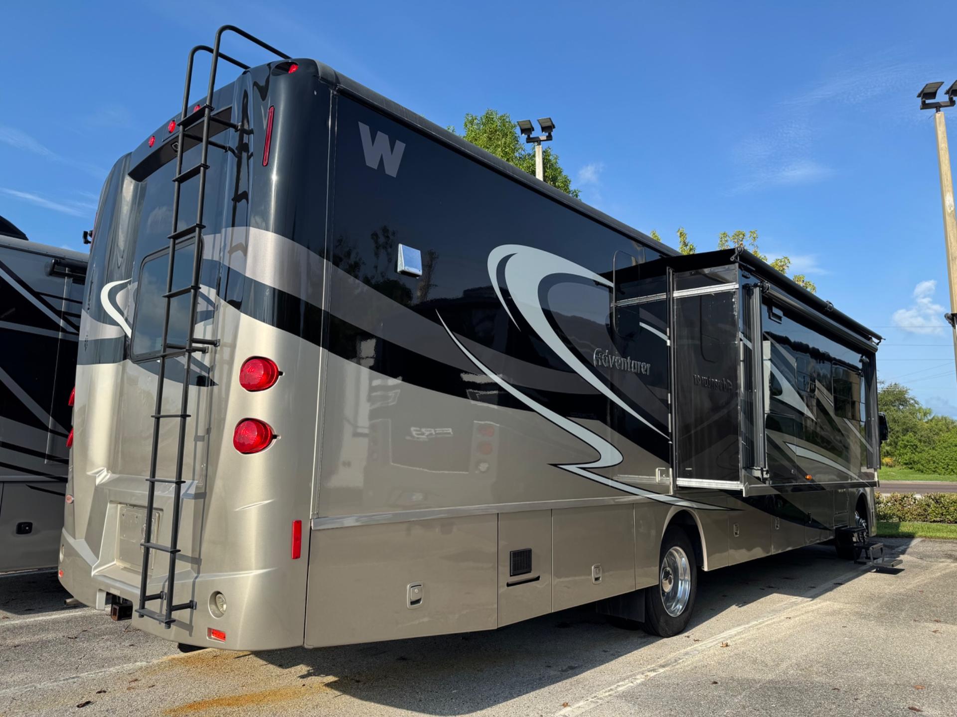 2015 Winnebago 2015 Winnebago Adventurer - thumbnail 4